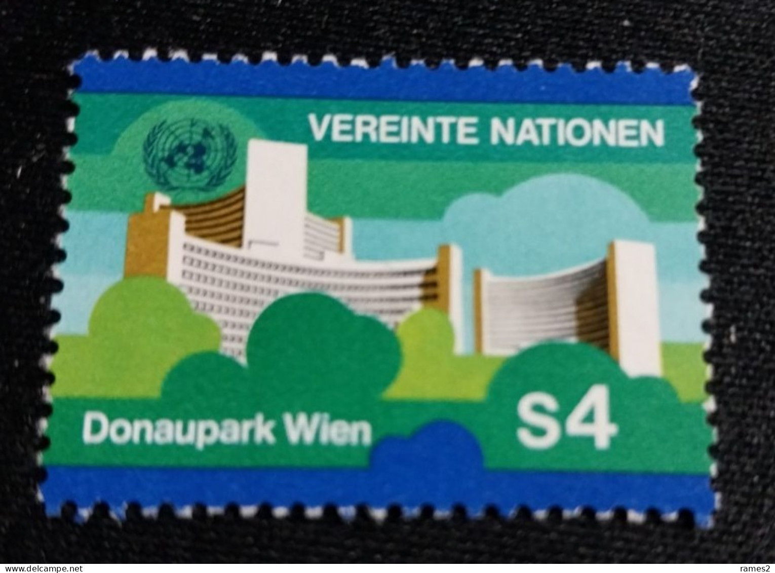 Nations Unies > Centre International De Vienne N°4** - Ungebraucht