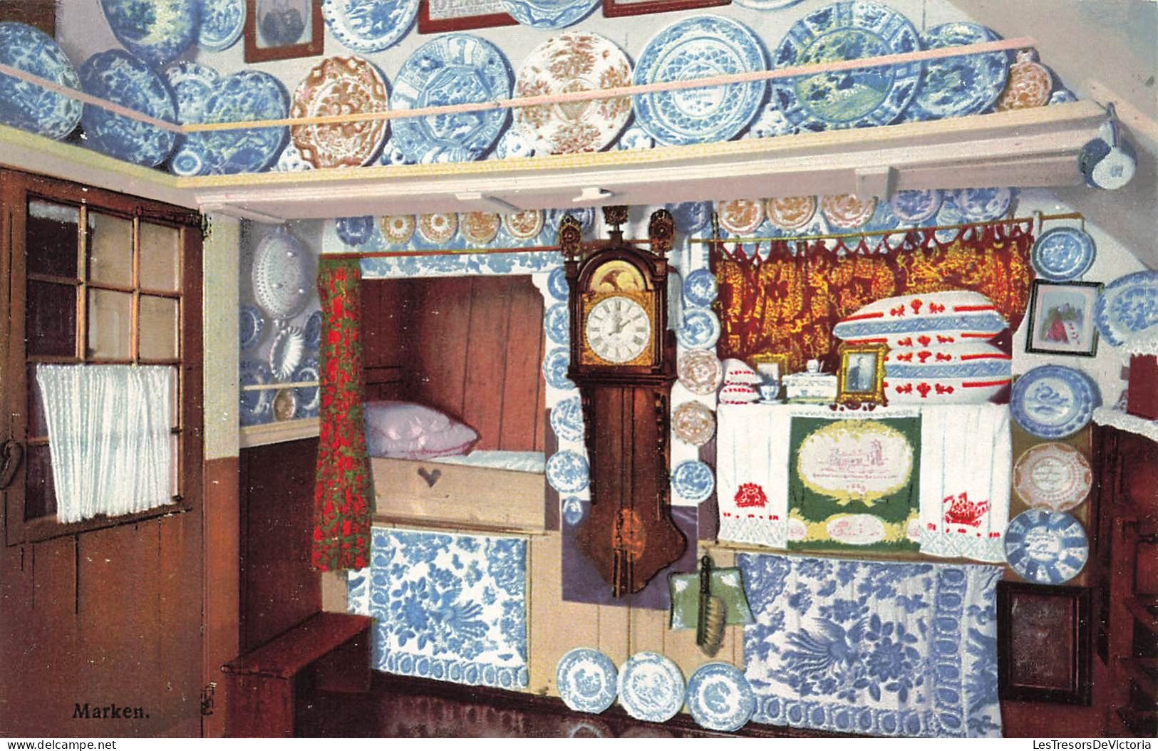 FANTAISIE - Marken - Intérieur D'une Salle à Manger - Lit - Assiettes - Carte Postale - Autres & Non Classés