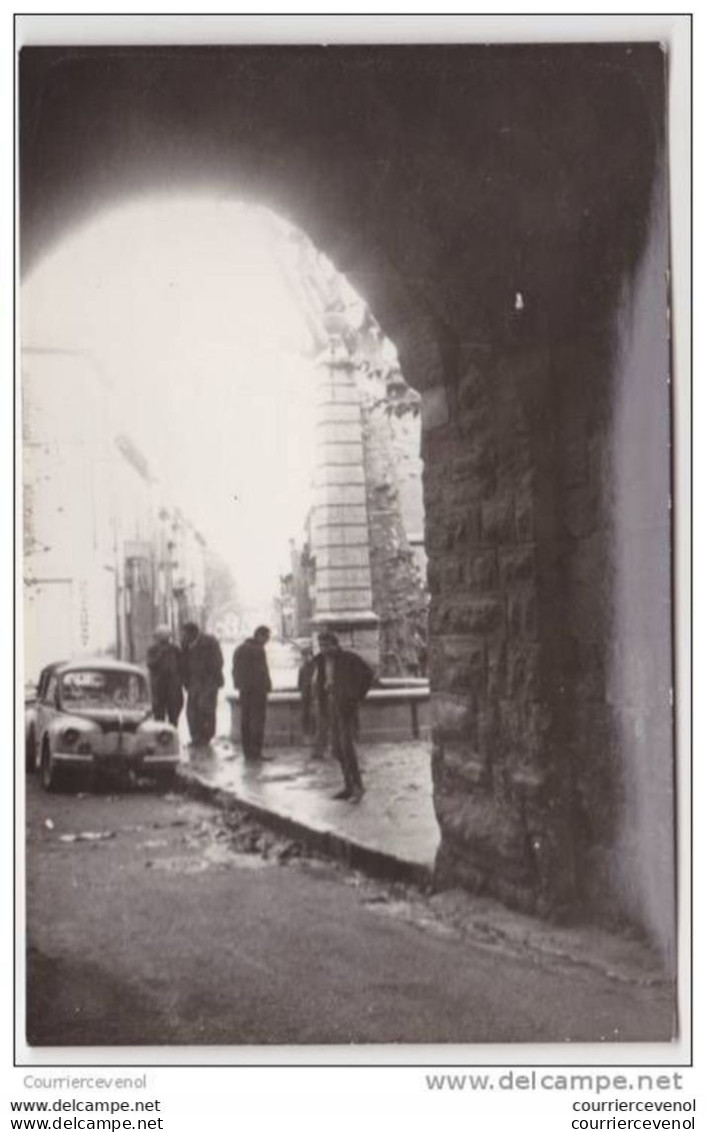 CPSM - TRETS (Bouches Du Rhône) - La Fontaine Et Le Portail De Pourrières - Trets