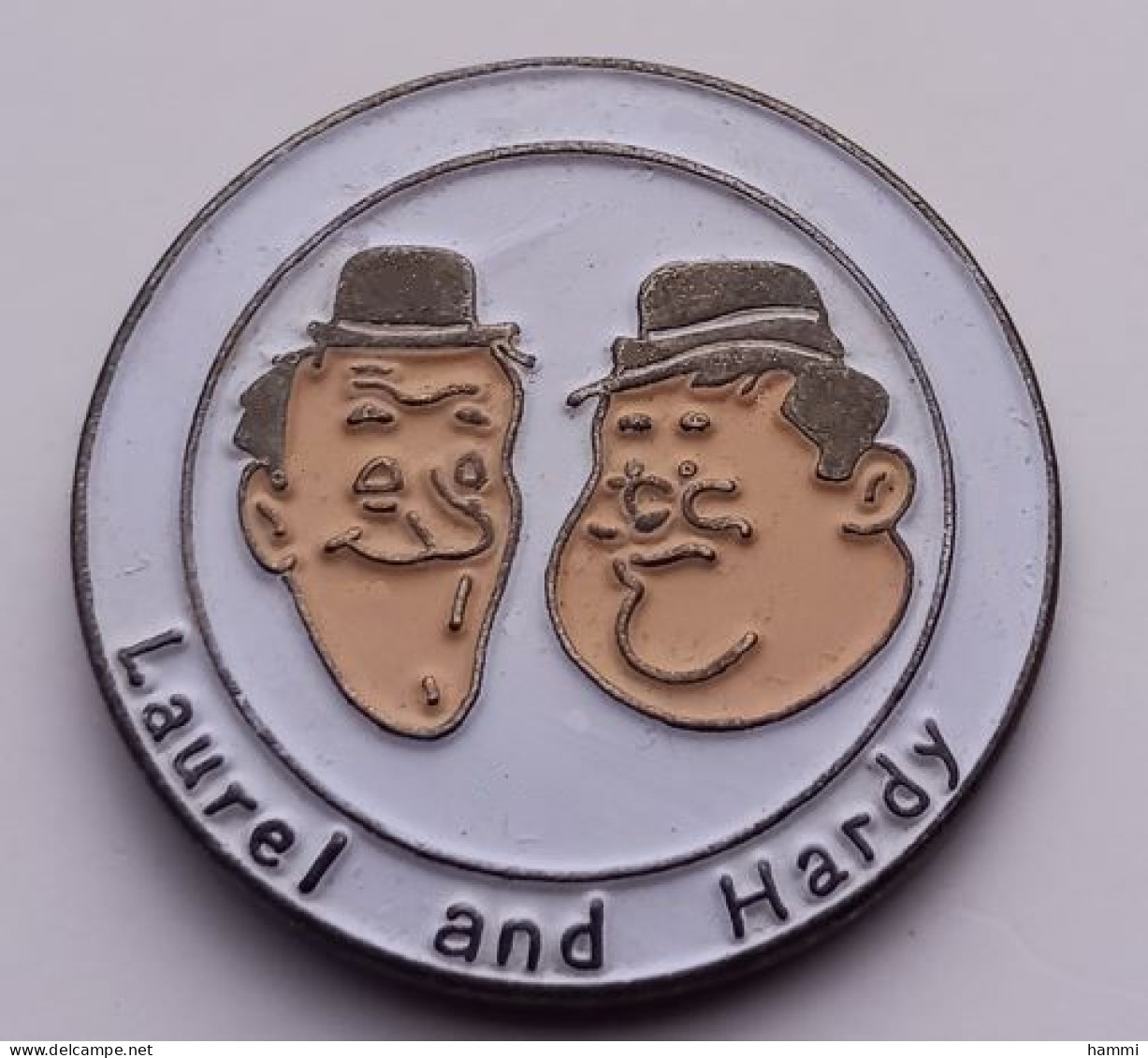 K139 Pin's Cinéma Movie Film Laurel Et Hardy Rond Achat Immédiat - Films