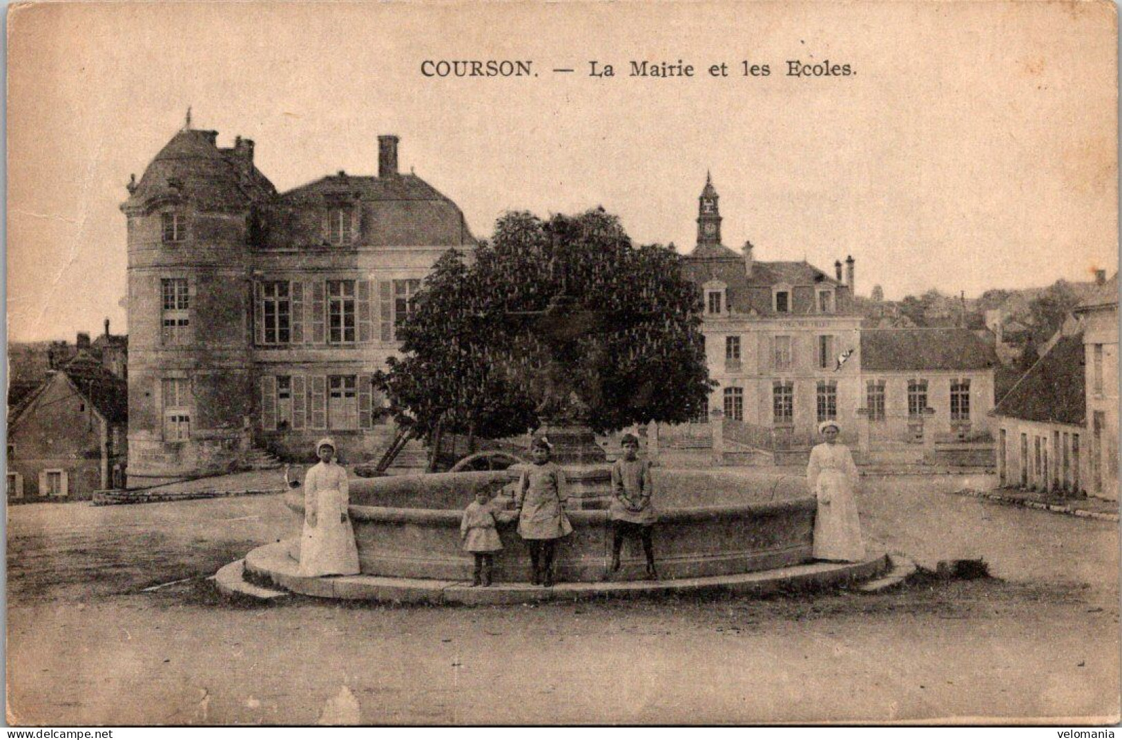 19321 Cpa 89 Courson - La Mairie Et Les Ecoles - Courson-les-Carrières