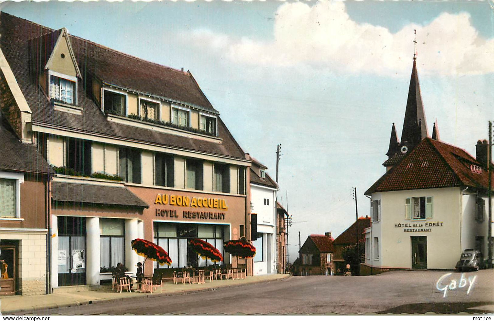 JUVIGNY SOUS ANDAINE - La Place. Hôtel Restaurant Au Bon Accueil. - Juvigny Sous Andaine