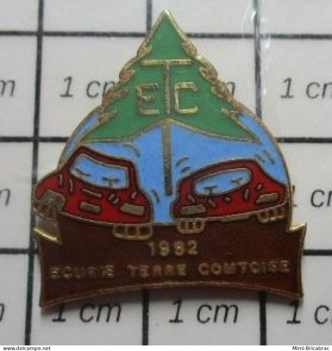 511A Pin's Pins / Beau Et Rare / AUTOMOBILeS / RALLYE SAPIN VOITURES ROUGES ECURIE TeRRe COMTOISE - Rally