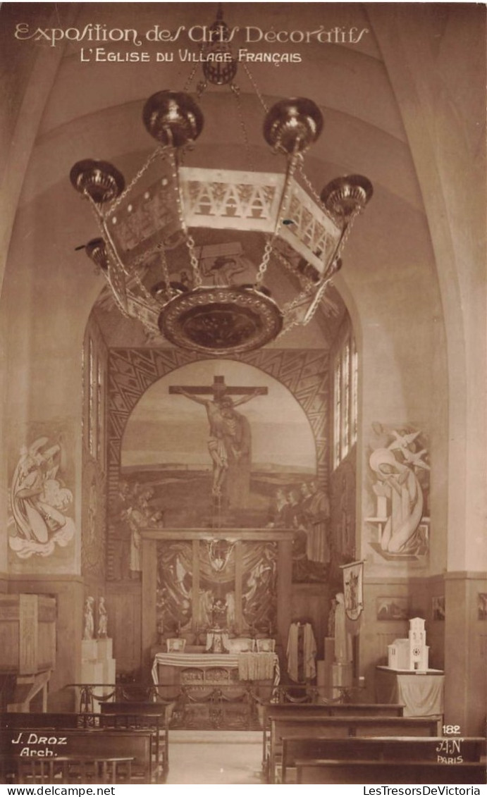 MUSÉES - Exposition Des Arts Décoratifs - L'église Du Village Français - Carte Postale - Museum