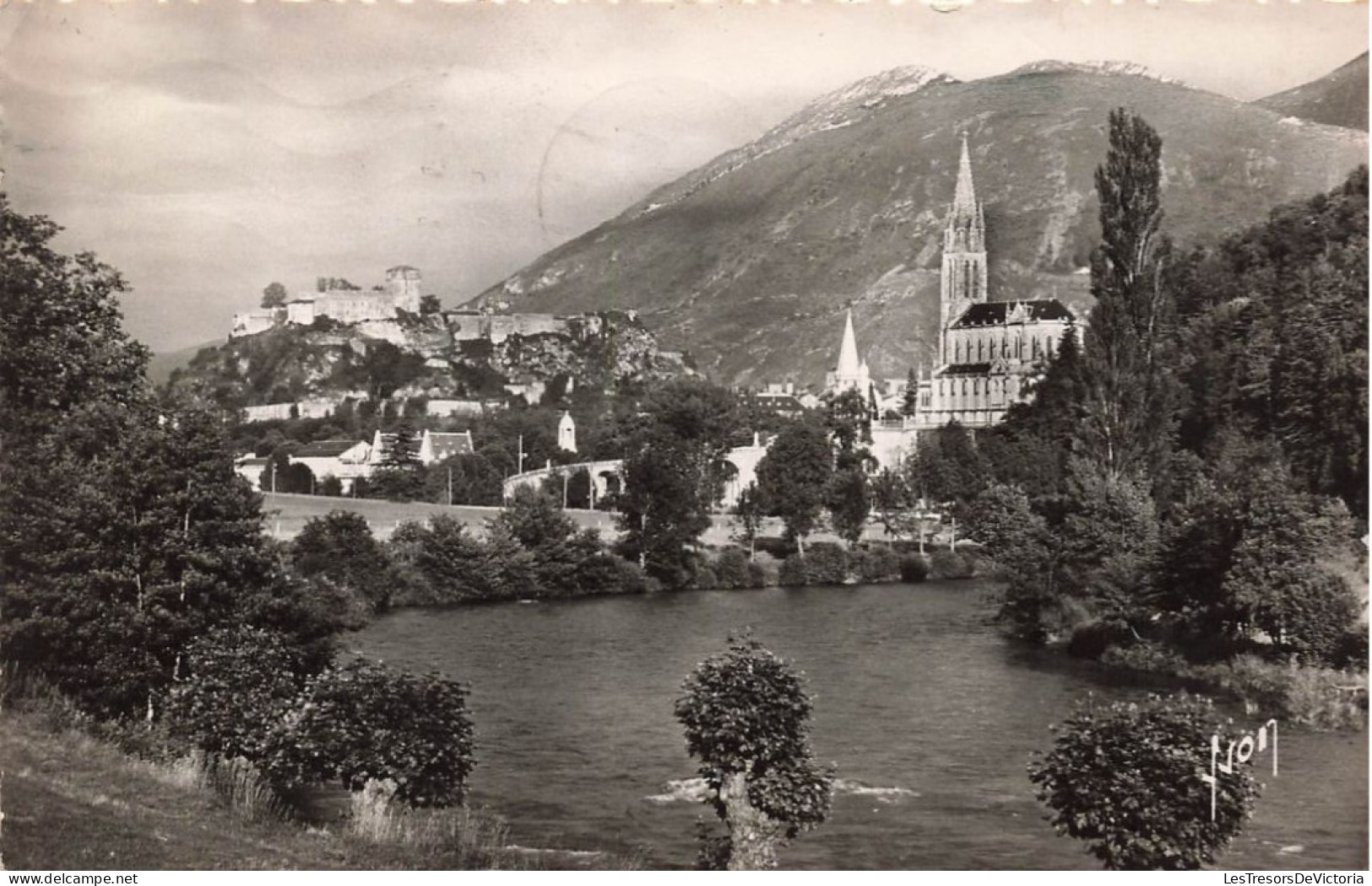 FRANCE - Lourdes - La Gave De Pau - La Basilique Et Le Château-fort - Carte Postale - Lourdes