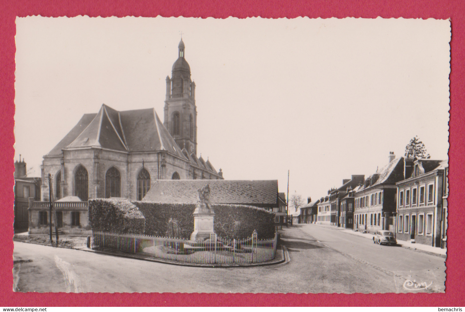 BUCHY        Le Monument Et L'église          76 - Buchy