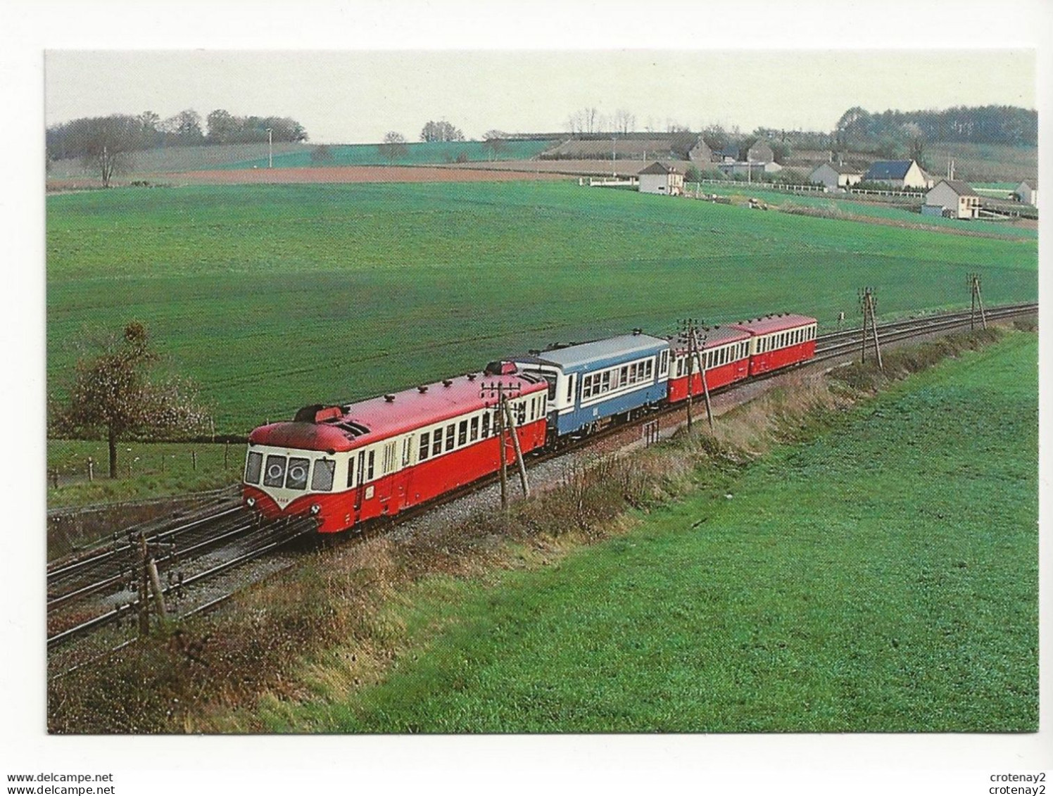 TRAIN Autorail SNCF Assurant Le Train Tours Le Mans Près De Neuillé Pont Pierre En Mai 1984 VOIR DOS - Neuillé-Pont-Pierre