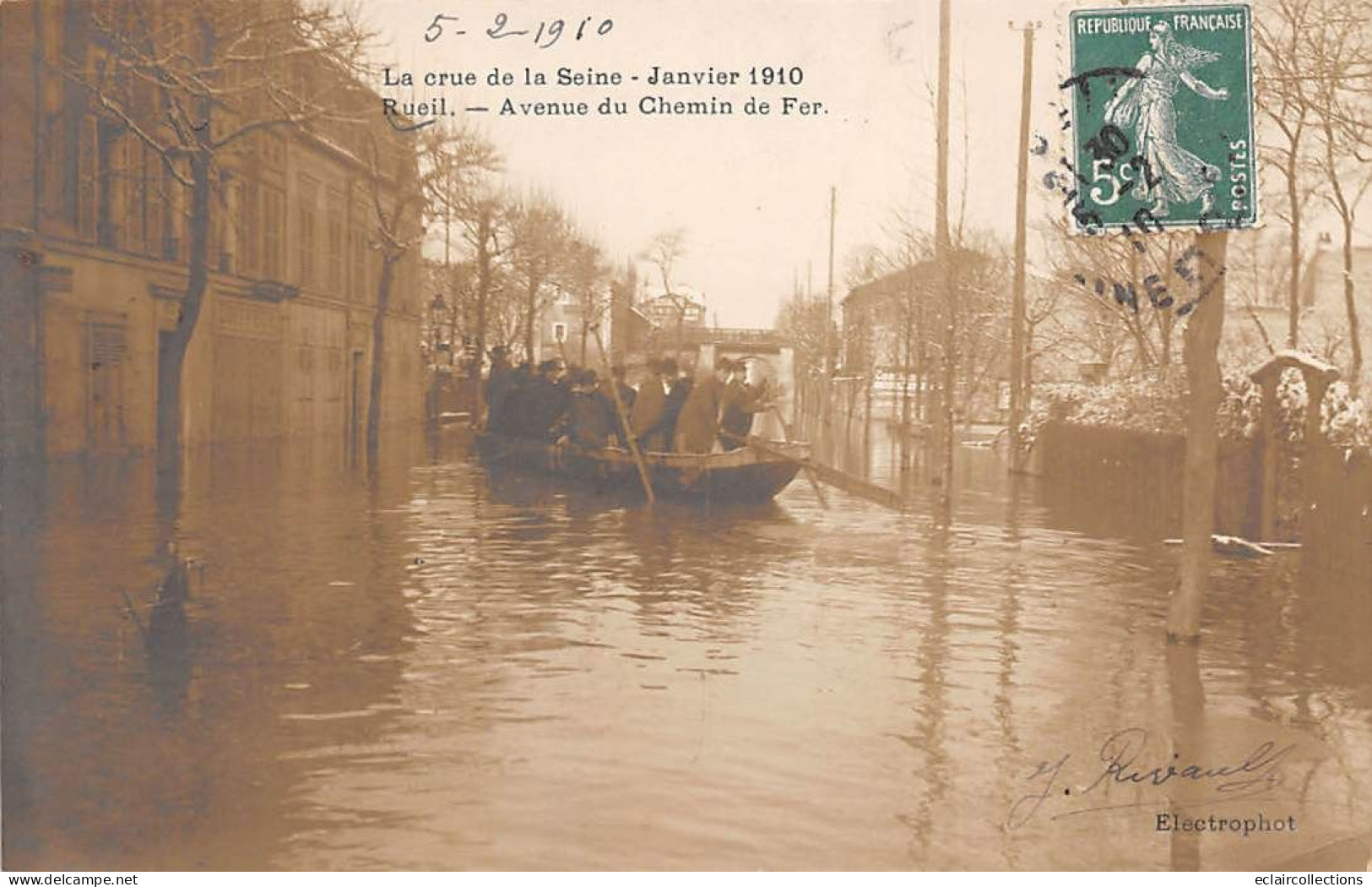 Rueil Malmaison       92        Inondation 1910.  Avenue Du Chemin De Fer   Barque     (voir Scan) - Rueil Malmaison