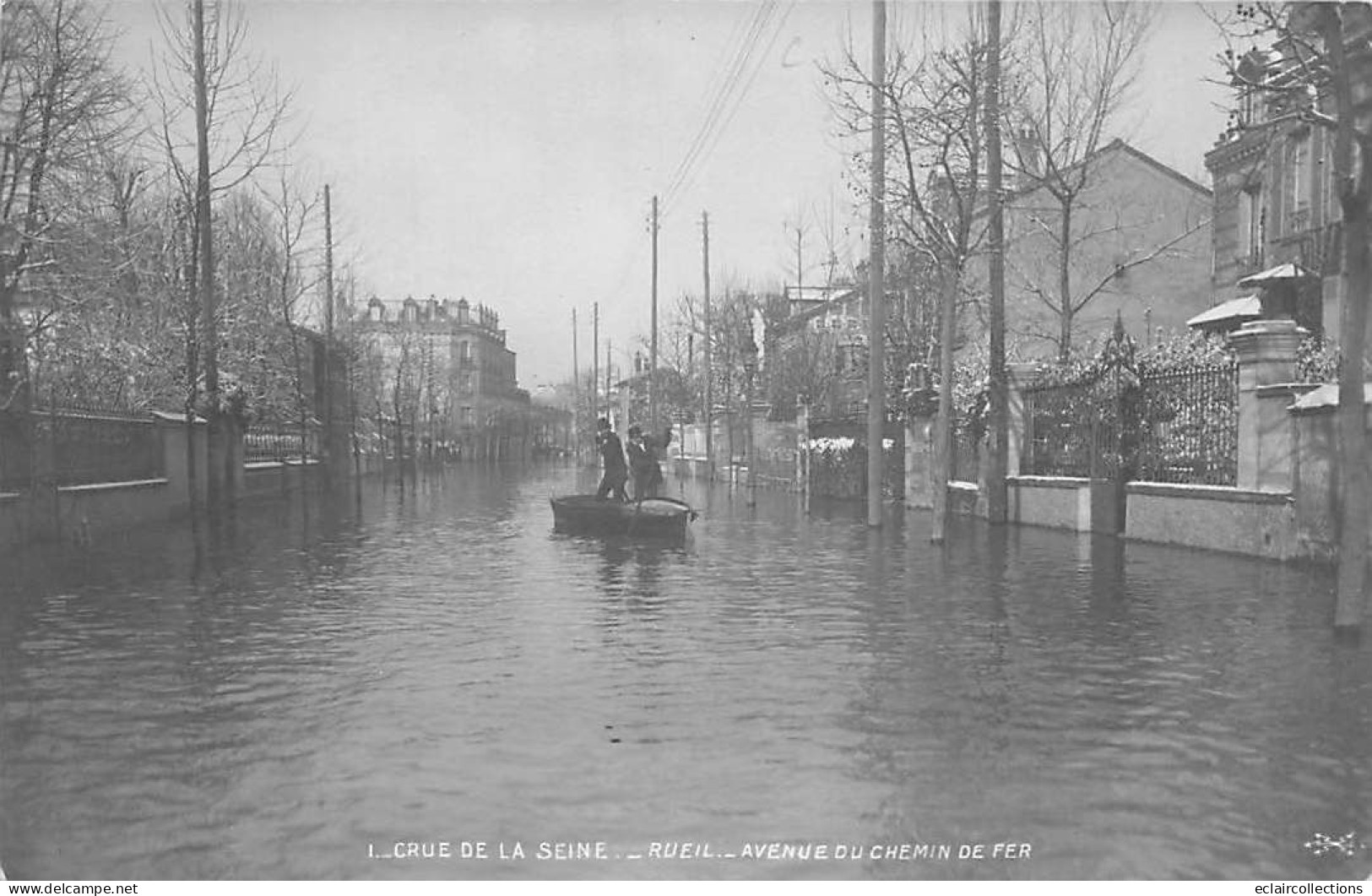 Rueil Malmaison       92        Inondation 1910.  Avenue Du Chemin De Fer   Barque  - 2 -    (voir Scan) - Rueil Malmaison