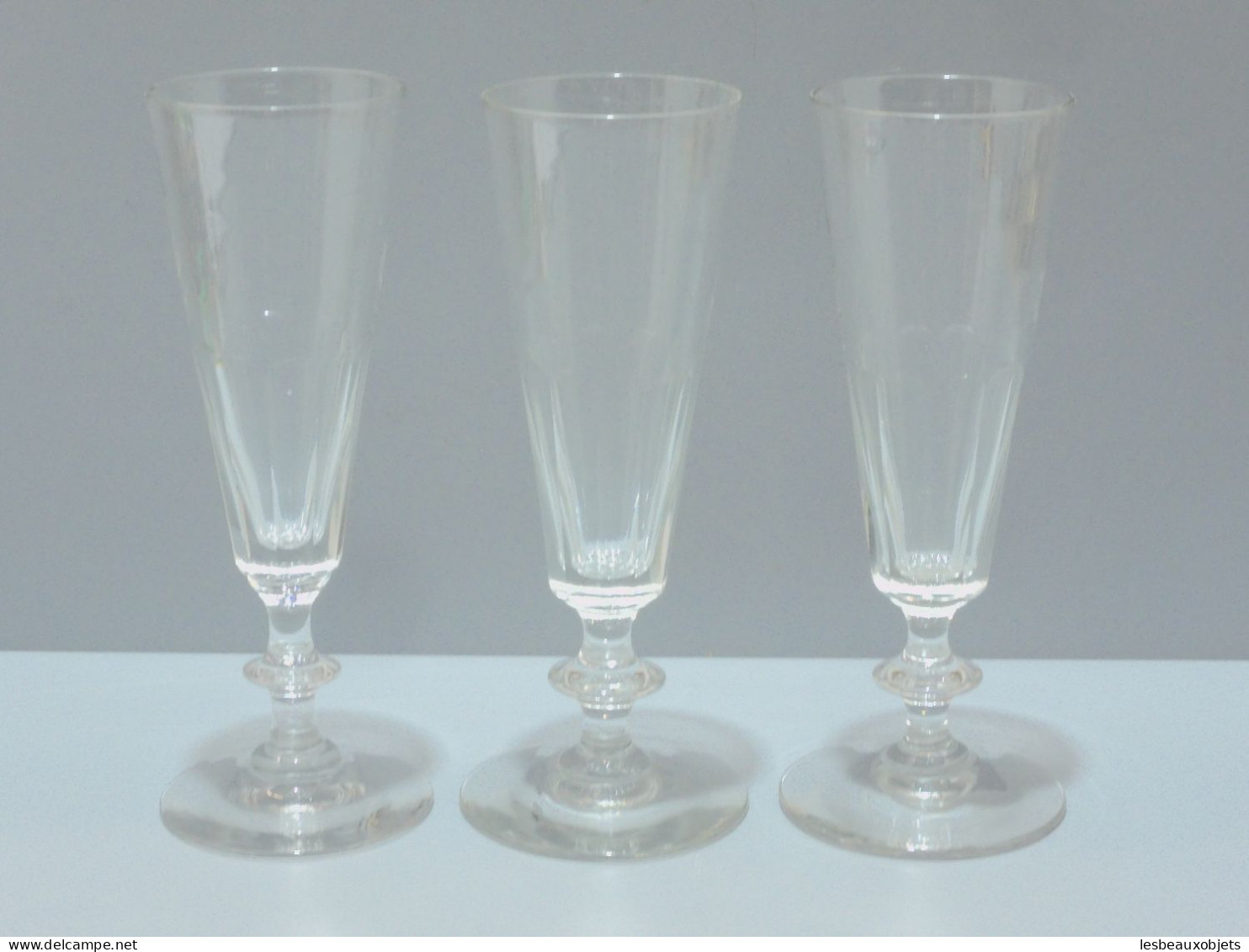 -3 BELLES FLUTES à CHAMPAGNE VERRE Soufflé & Côtes Plates LOUIS PHILIPPE XIX    E - Vetro & Cristallo