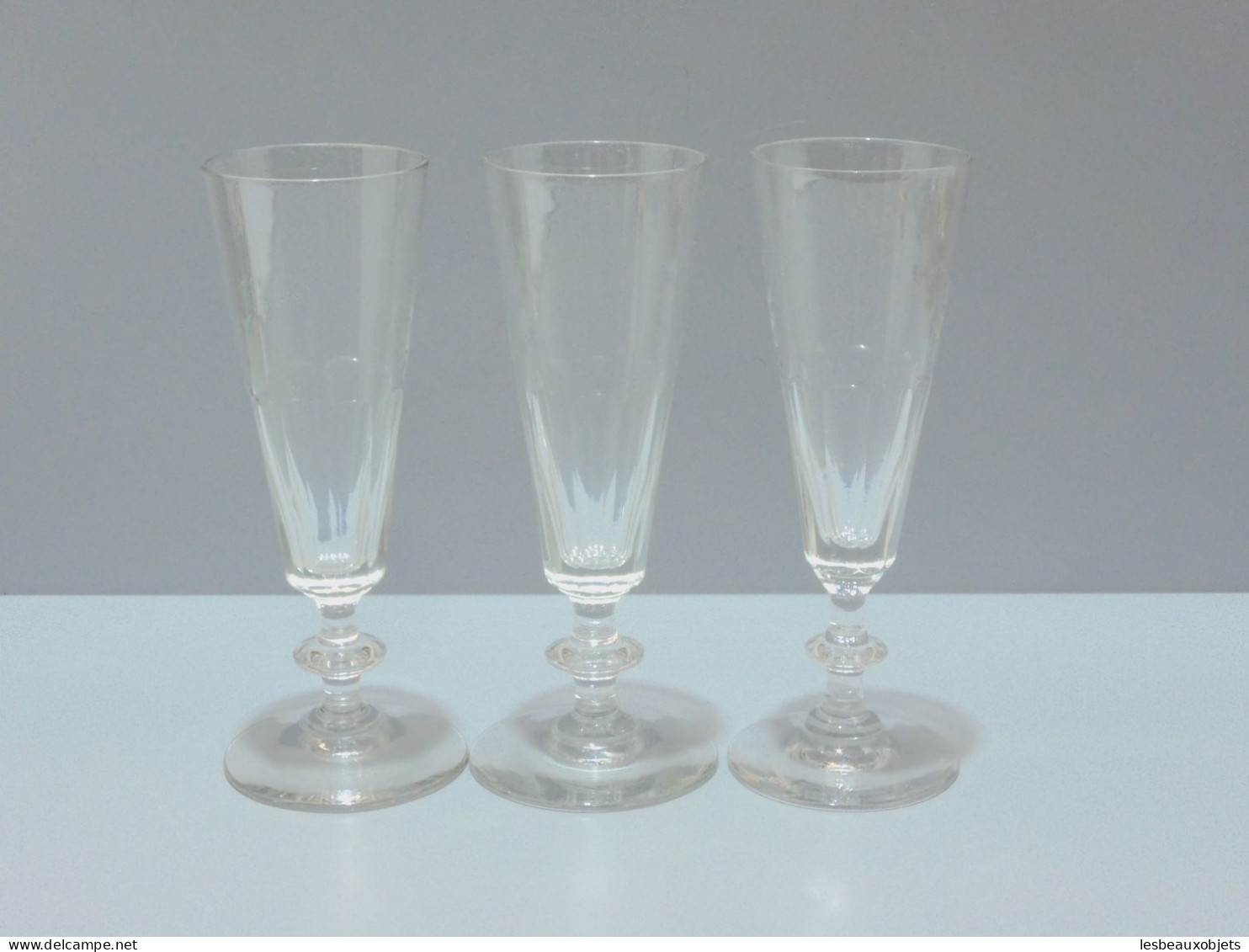 -3 BELLES FLUTES à CHAMPAGNE VERRE soufflé & côtes plates LOUIS PHILIPPE XIX    E