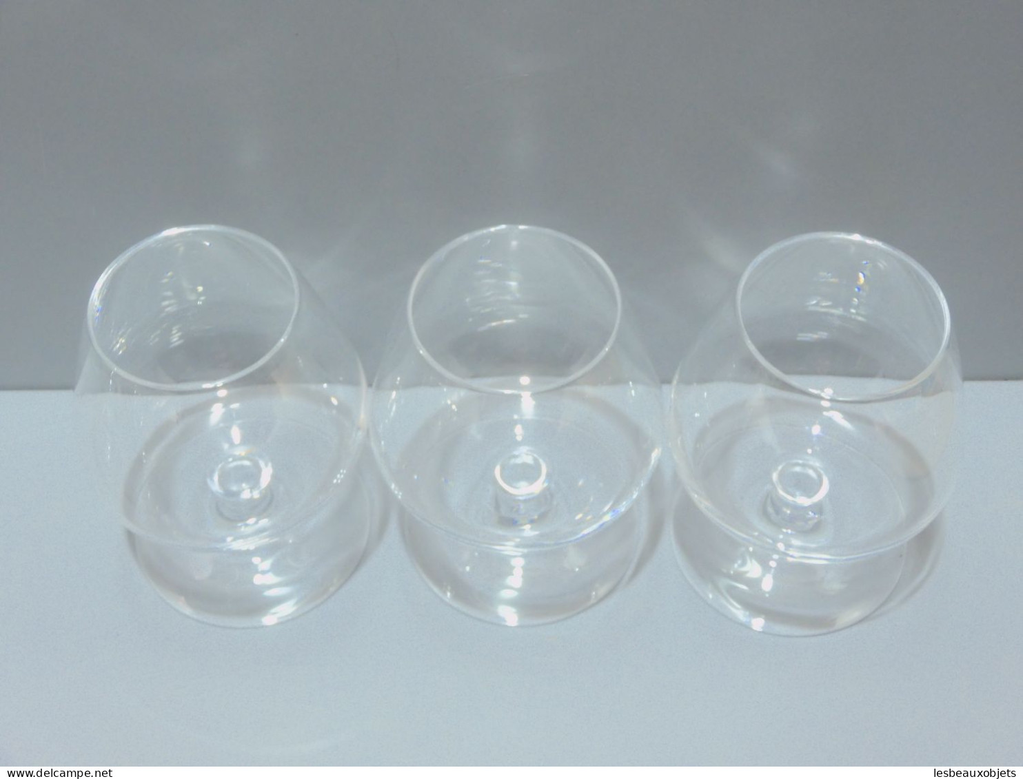 -6 GROS VERRES à COGNAC en CRISTAL sans marque visible VITRINE  TABLE   E