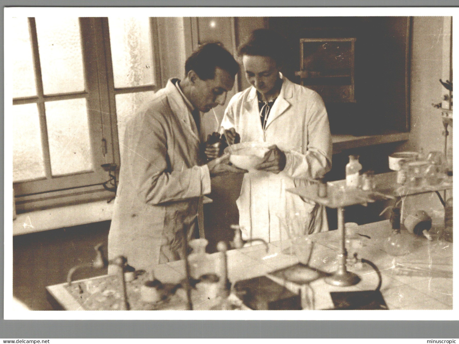 CPM - Frédéric Et Irène Joliot Curie - Laboratoire De Chimie De L'Institut Du Radium - Nobel Prize Laureates