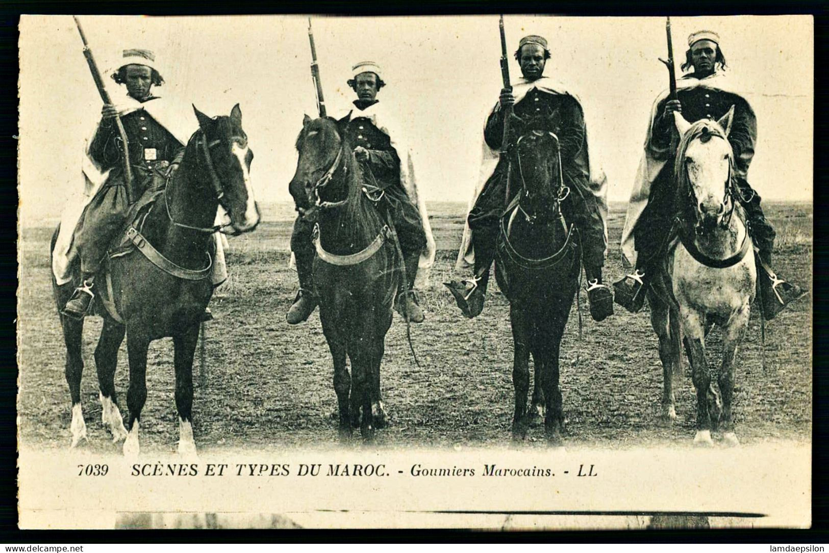 A67  MAROC CPA SCENES ET TYPES - GOUMIERS MAROCAINS - Collezioni E Lotti