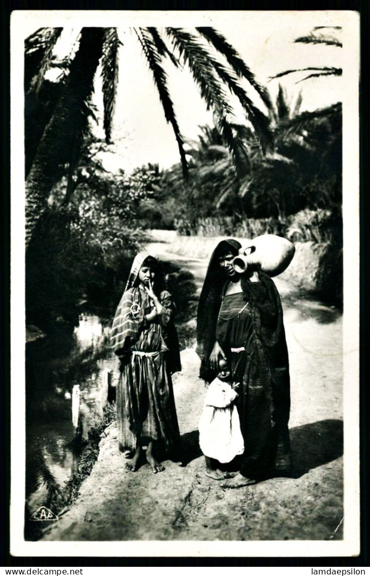 A67  ALGERIE CPA SCENES ET TYPES - PORTEUSES D' EAU - Sammlungen & Sammellose