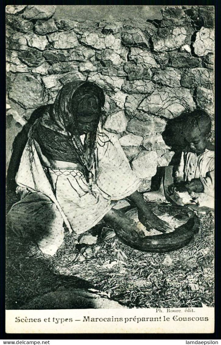 A67  MAROC CPA SCENES ET TYPES - MAROCAINS PREPARANT LE COUSCOUS - Sammlungen & Sammellose