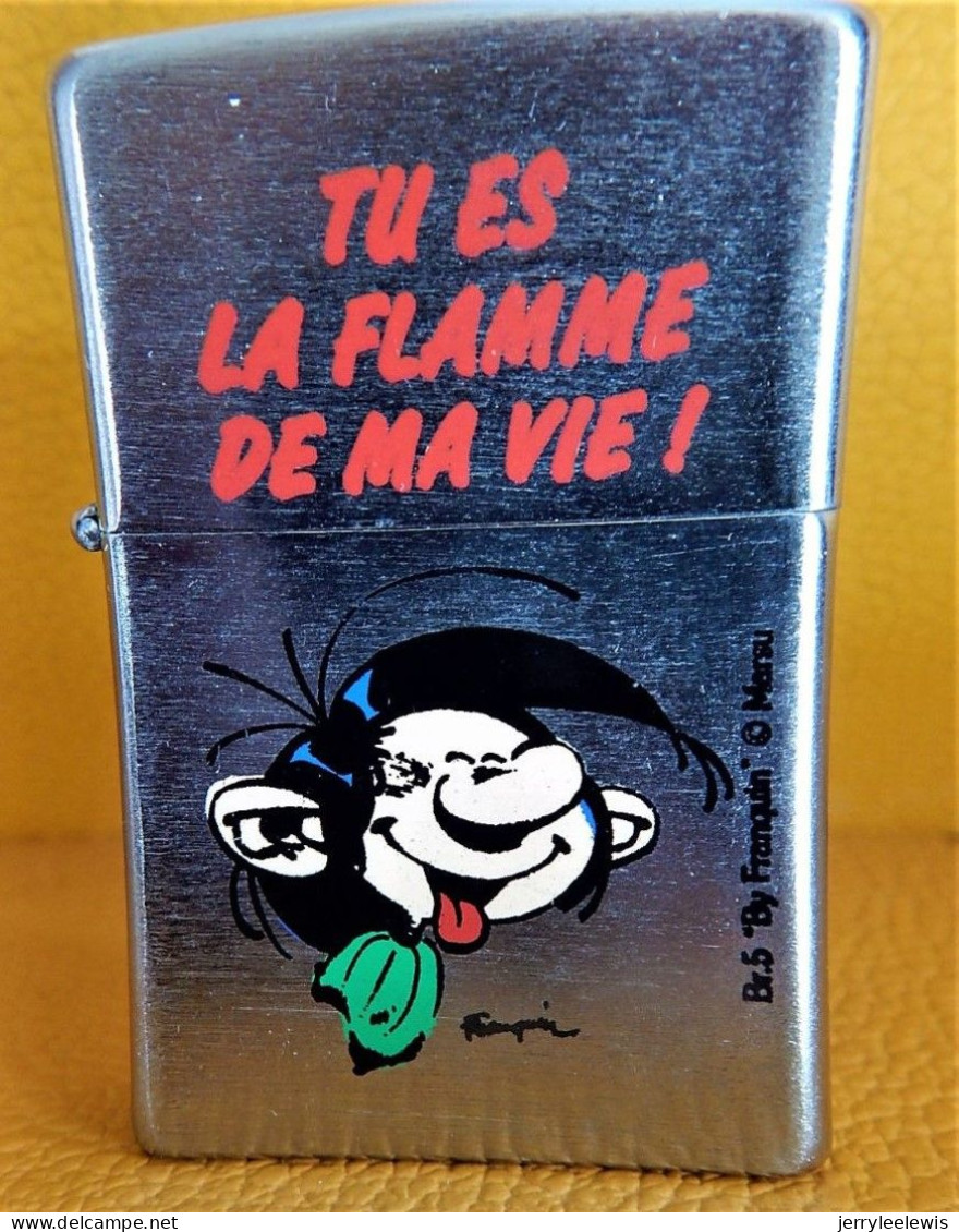 GASTON LAGAFFE -  Briquet à Essence Rechargeable N° 5 " Tu Es La Flamme De Ma Vie ! "  (5.5 Cm X 3.5 Cm) - Autres & Non Classés