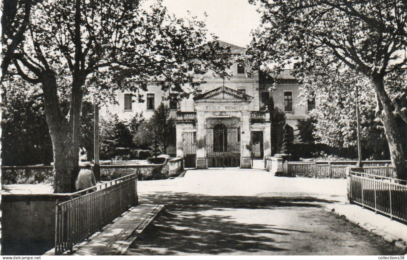 L'Ilse-sur-Sorgue - L'Ecole Benoit - L'Isle Sur Sorgue