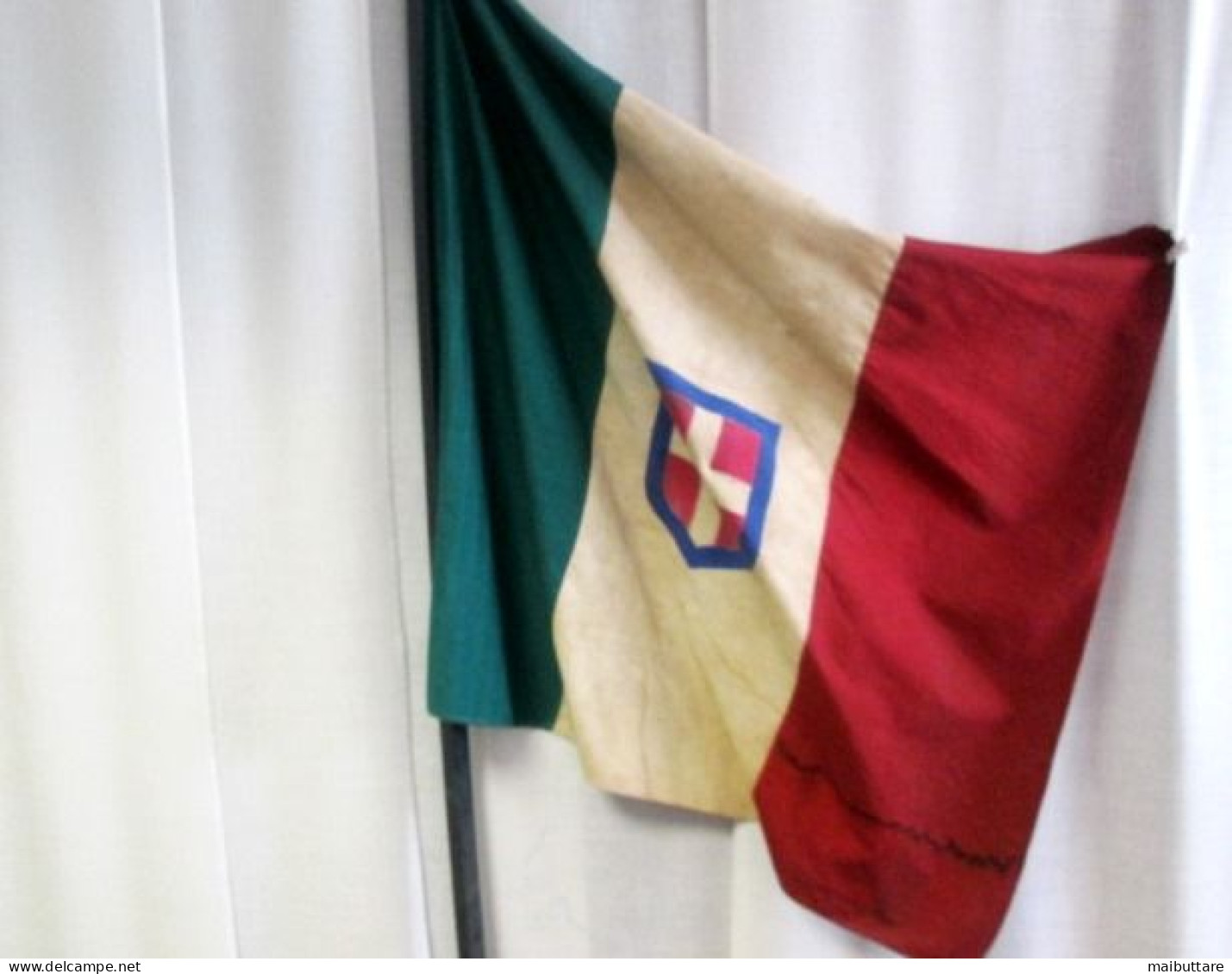 Bandiera Con Stemma Sabaudo Originale Materiale In Cotone Dimensioni Bandiera Cm. 80 X 90 Altezza Asta Cm.195 - Flags