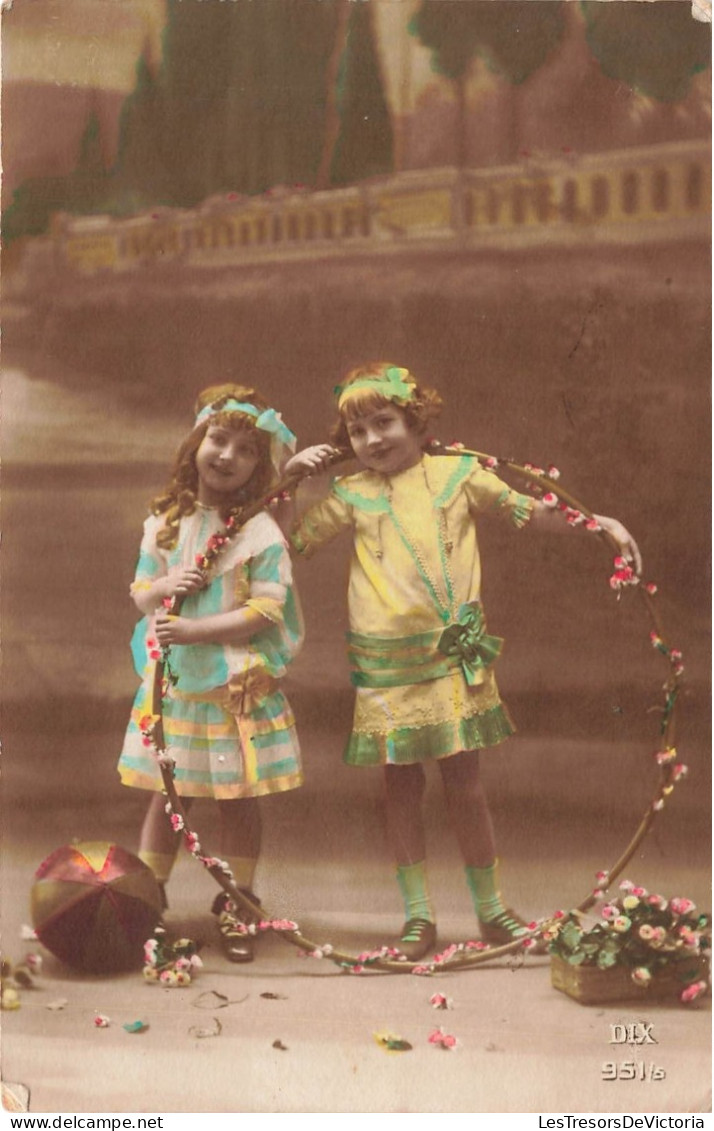 ENFANTS - Fantaisie - Petites Filles Avec Un Cerceau - Carte Postale Ancienne - Altri & Non Classificati