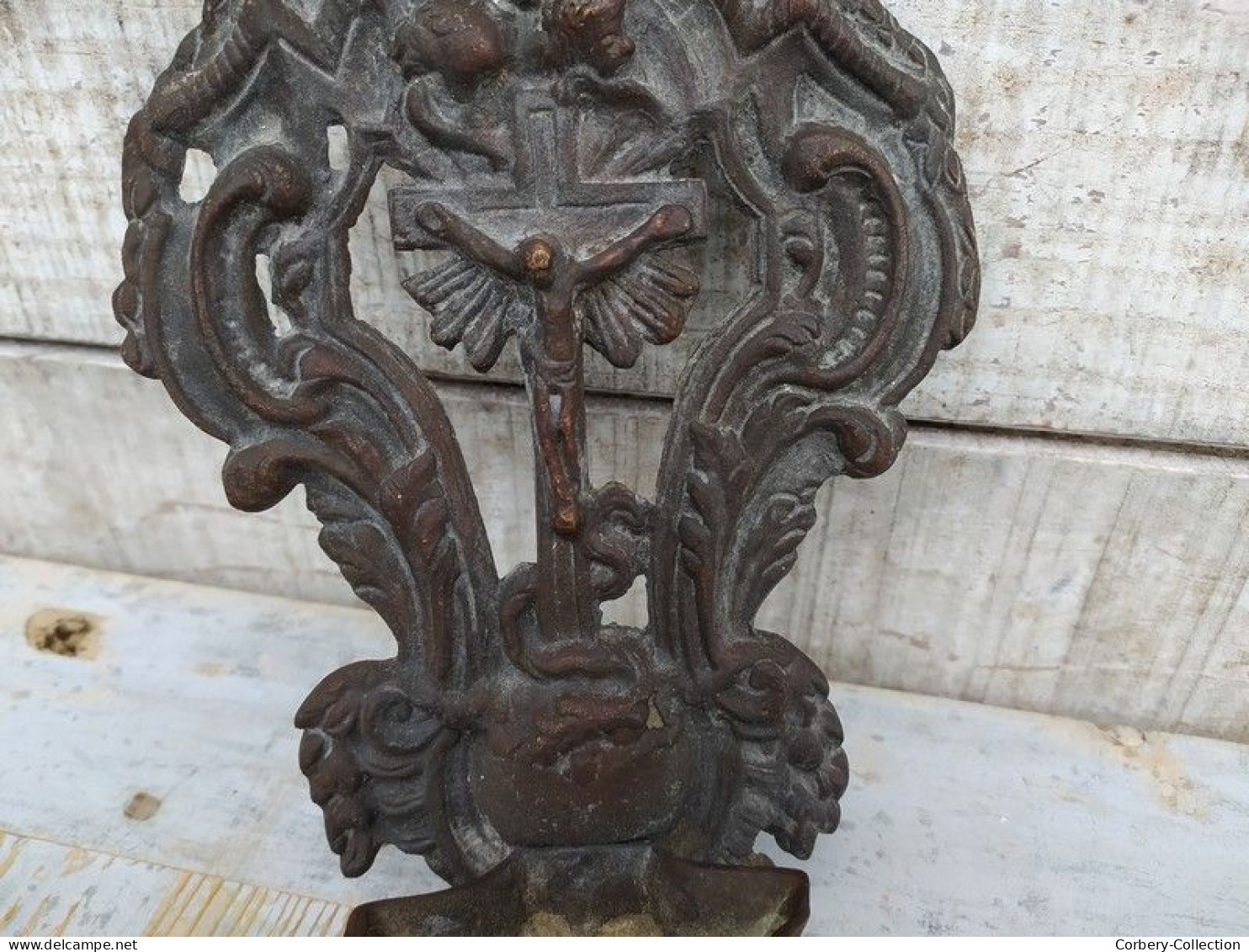 Ancien Bénitier Bronze Moulé Croix Crucifix Christ Têtes Anges Angelots XVIIIe/XIXème - Arte Religiosa