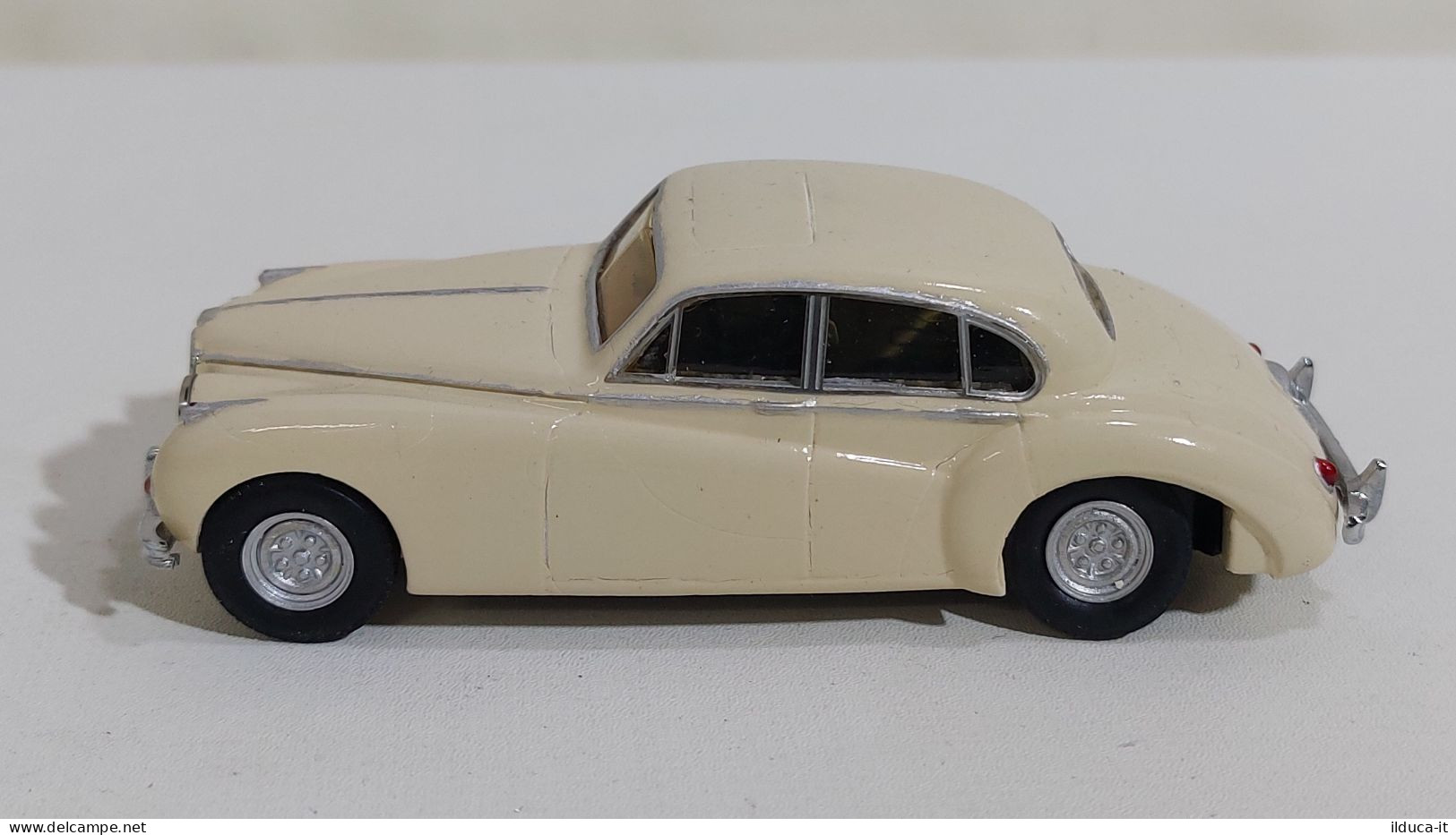 59262 PROVENCE MOULAGE 1/43 - Jaguar Mk VII Touring Car 1953 - Solido