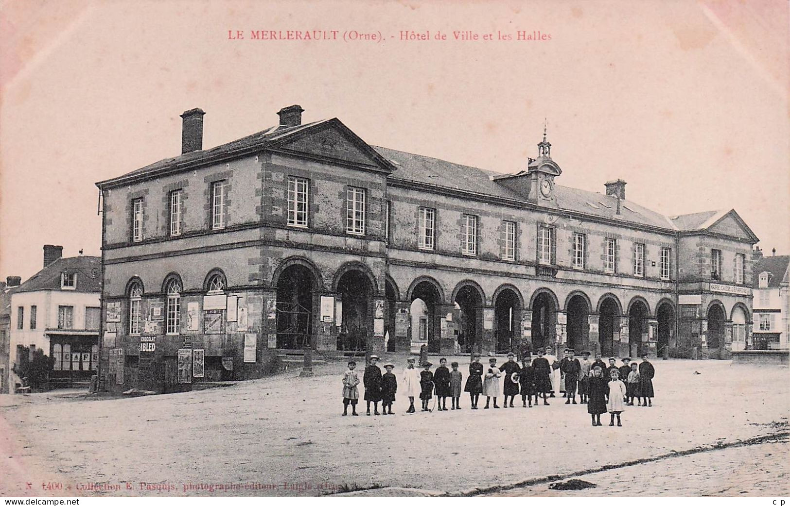 Le Merlerault - Hotel De Ville  Et Les Halles  - CPA °J - Le Merlerault