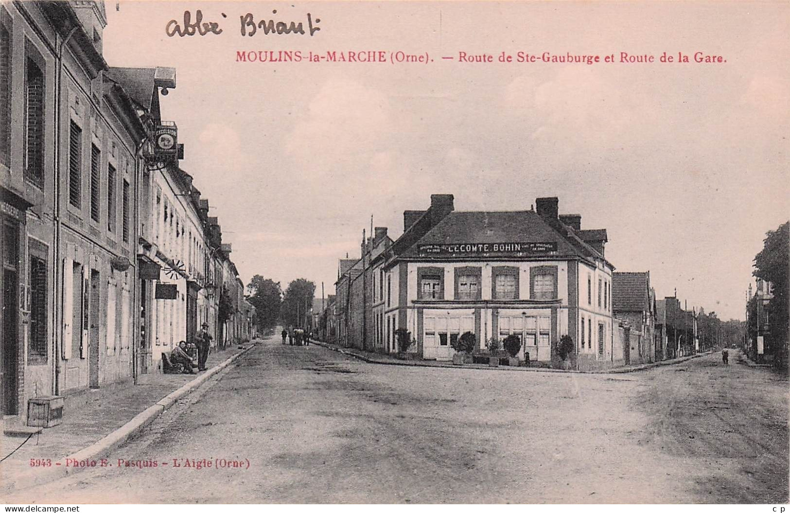 Moulins La Marche - Route  De Sainte Gaburge Et Route De La Gare - CPA°J - Moulins La Marche