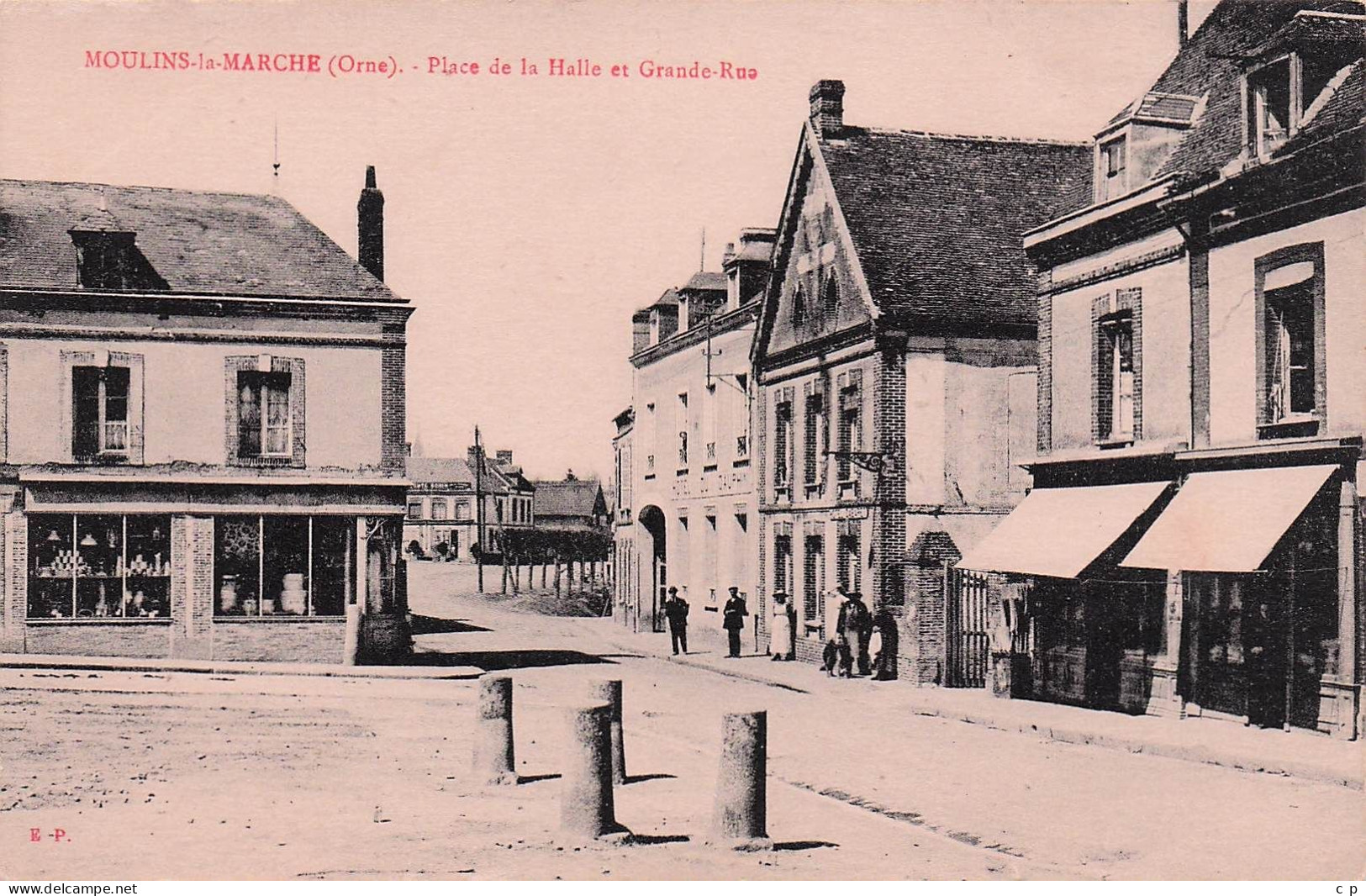 Moulins La Marche - Place De La Halle Et Grande Rue - CPA°J - Moulins La Marche