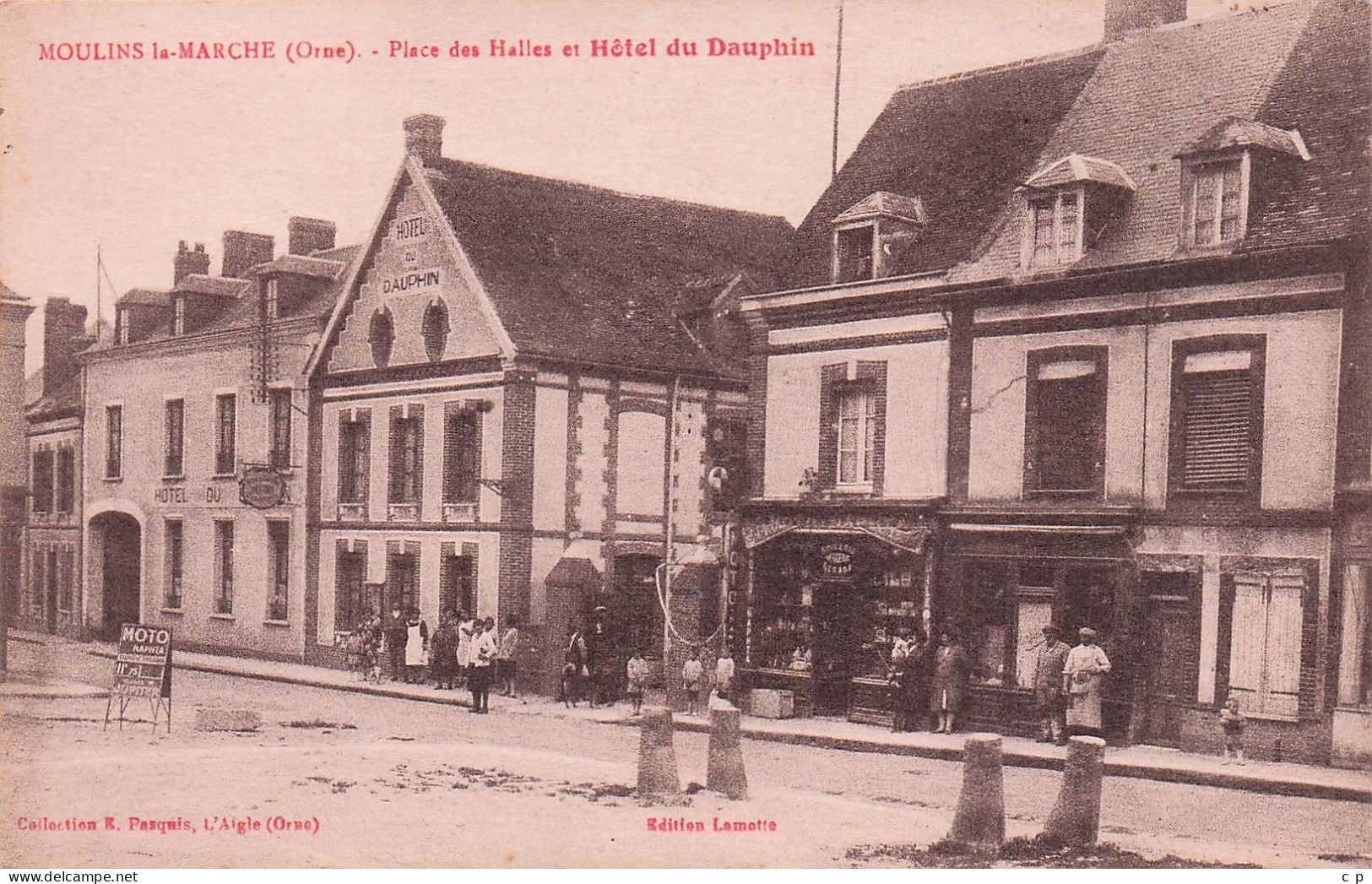 Moulins La Marche - Place Du Carrefour - CPA°J - Moulins La Marche