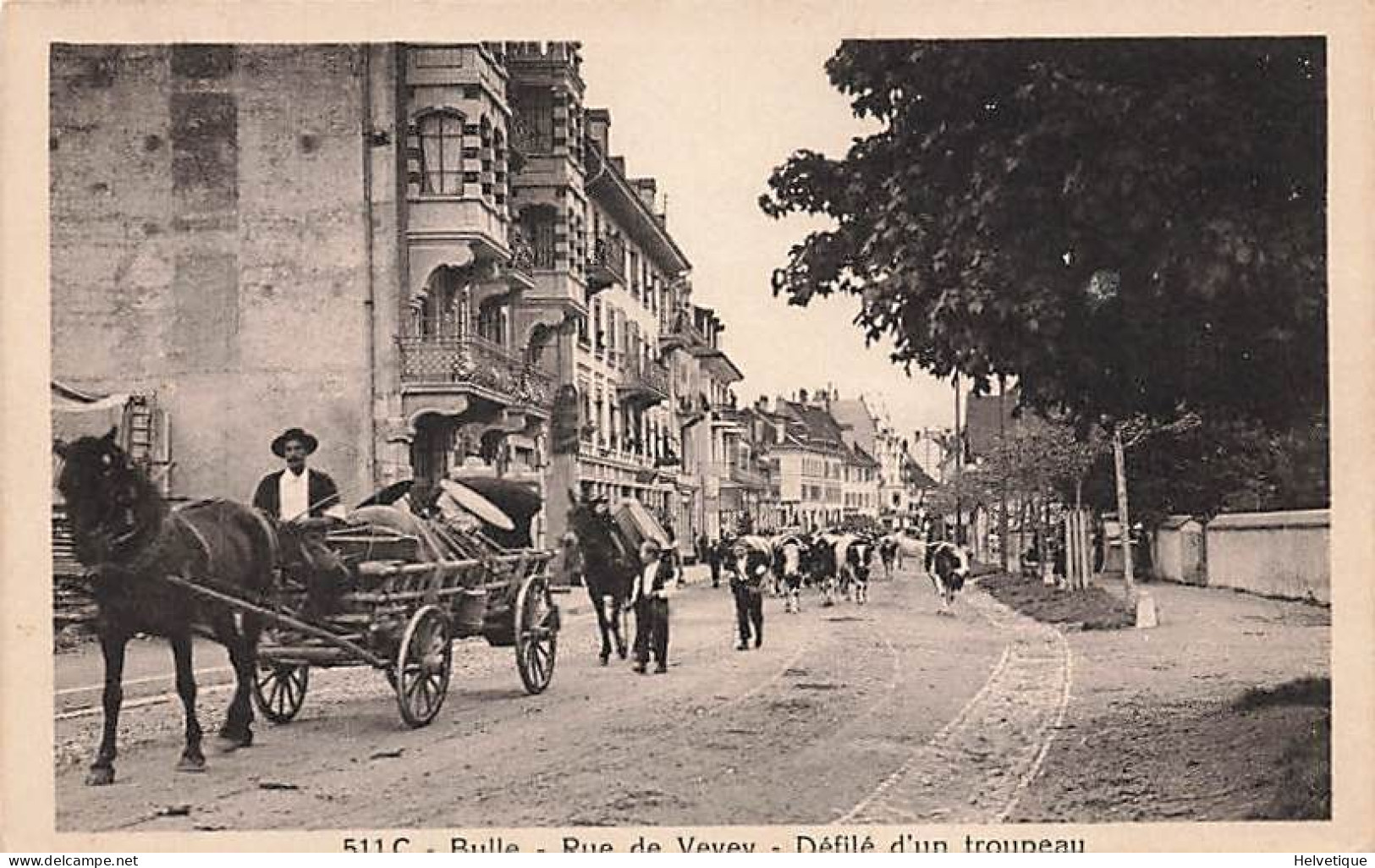 Bulle Rue De Vevey Défilé D'un Troupeau Attelage Avec Char Et Cheval Chaudrons Poya Mulet Morel - Bulle