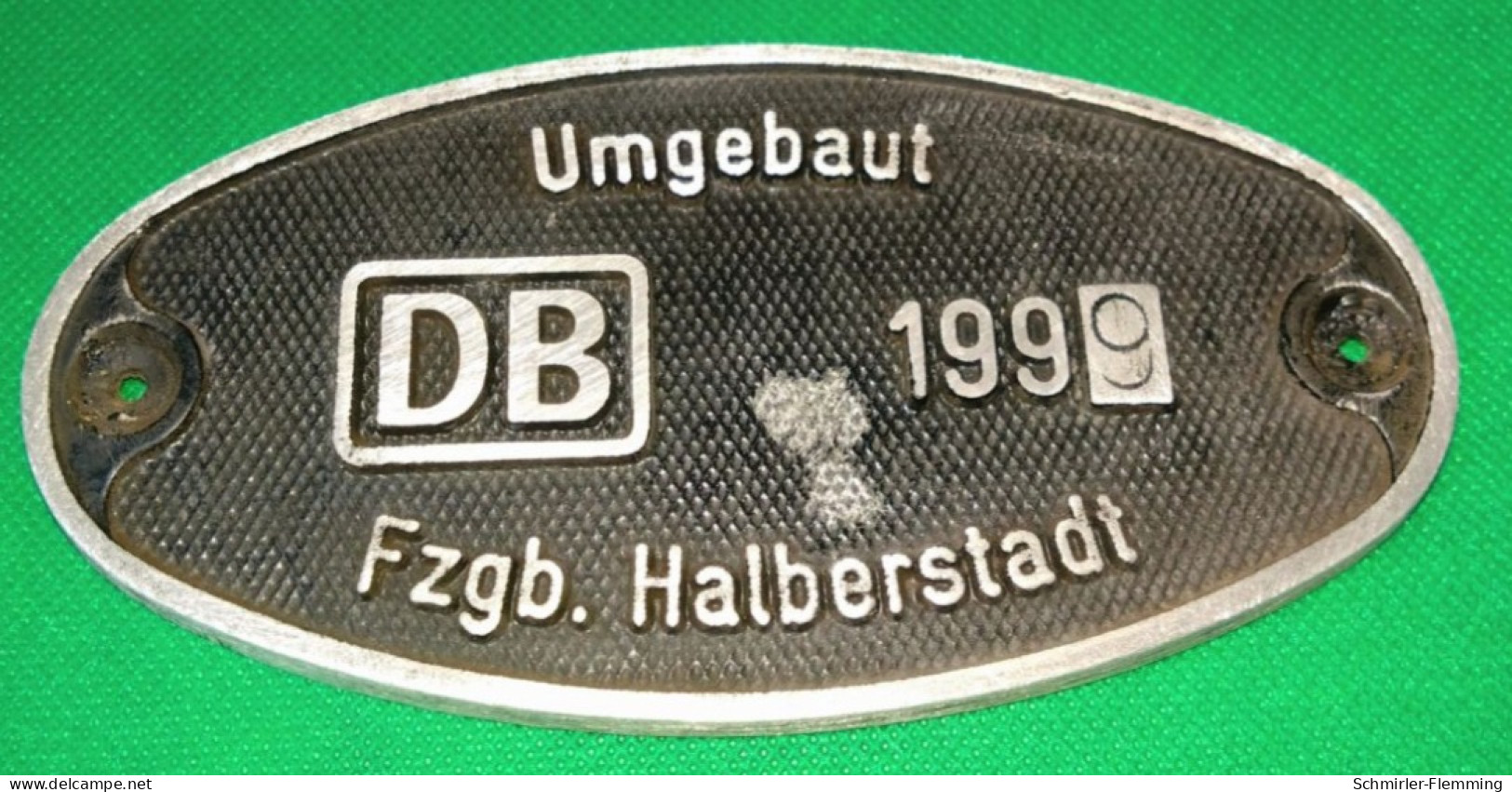 Ovales Aluzinkgussschild DB 1999 Umgebaut Fzgb. Halberstadt -tels Geschwärzt, II - Blechschilder (ab 1960)