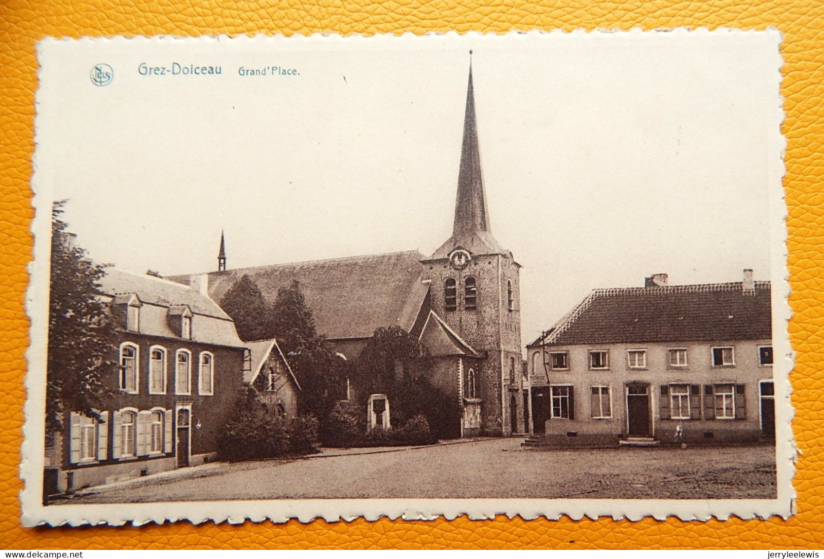 GREZ-DOICEAU  -  Grand' Place - Graven