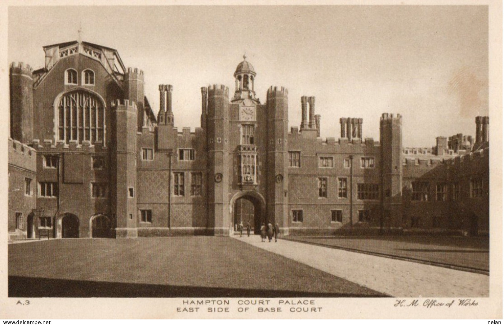 HAMPTON COURT PALACE - EAST SIDE OF BASE COURT - Middlesex