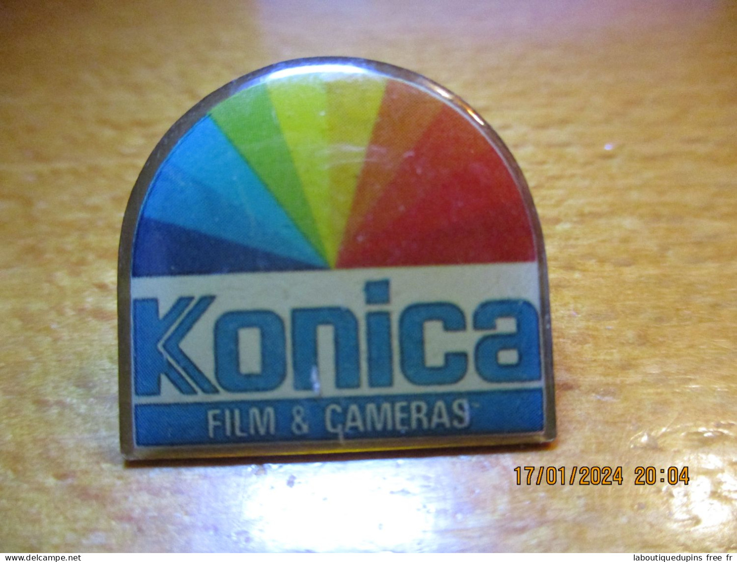 Lot 03 -- Pin's Konica Film Et Cameras -- Dernier Vendu 02 / 2011 !!! - Fotografía