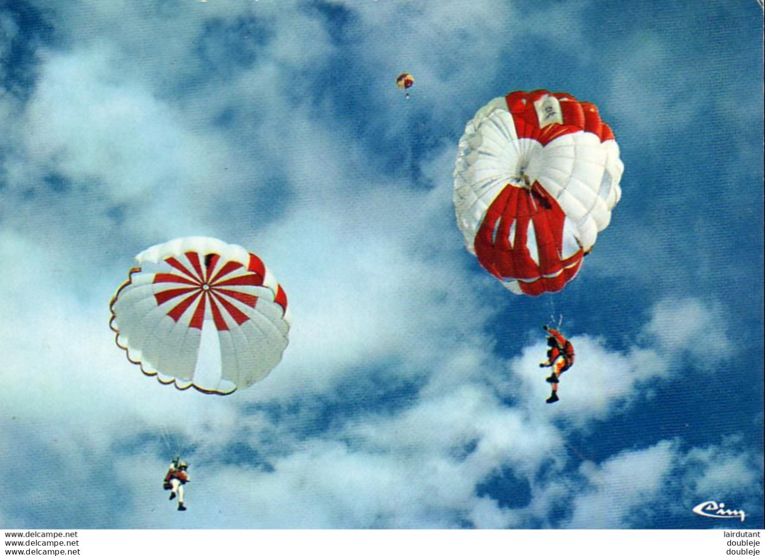 D24    BERGERAC  Centre École Régional De Parachutisme ..... - Parachutting