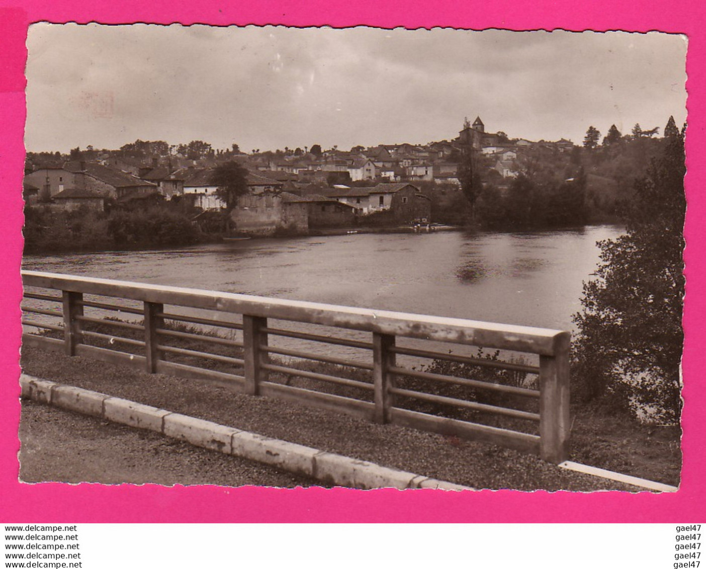 CPSM (Réf: Z 3822) AVAILLES-LIMOUZINE (86 VIENNE) Vue Panoramique Prise De La Vienne - Availles Limouzine