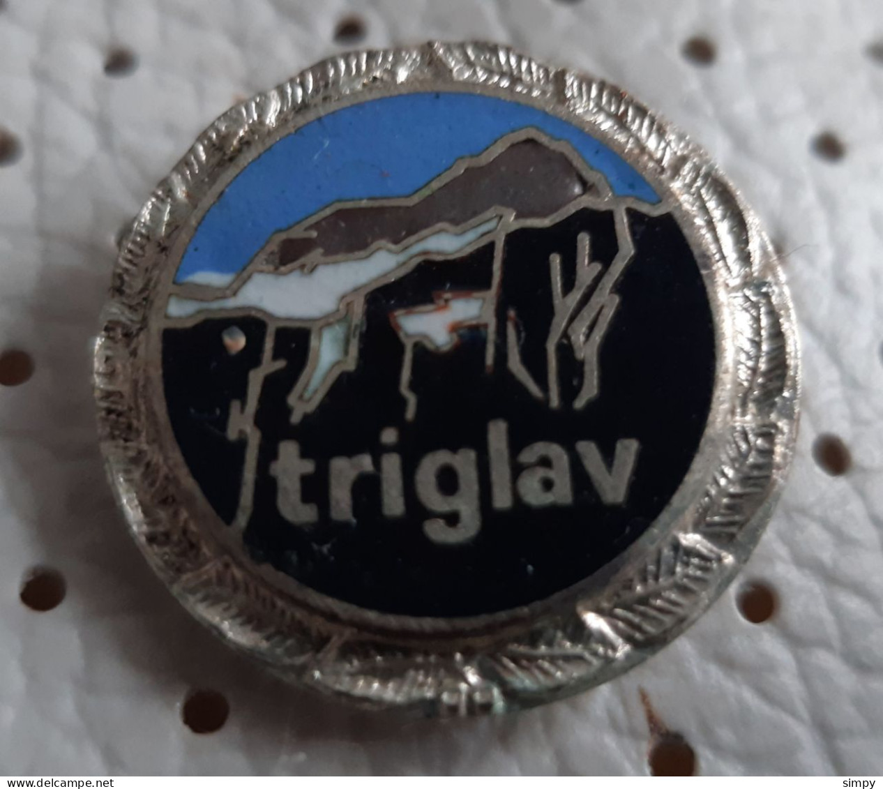 Triglav Mountaineering, Alpinism Vintage Slovenia Ex Yugoslavia Enamel Pin - Alpinisme