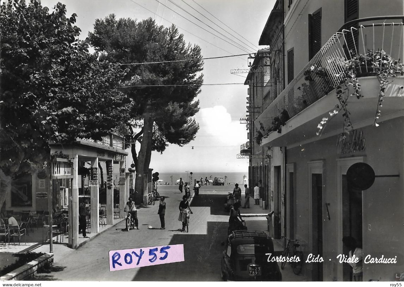 Abruzzo-teramo-tortoreto Lido Viale Carducci Veduta Case Negozi Fiat 600 Bici Moto Persone Animata Anni 60 - Andere & Zonder Classificatie