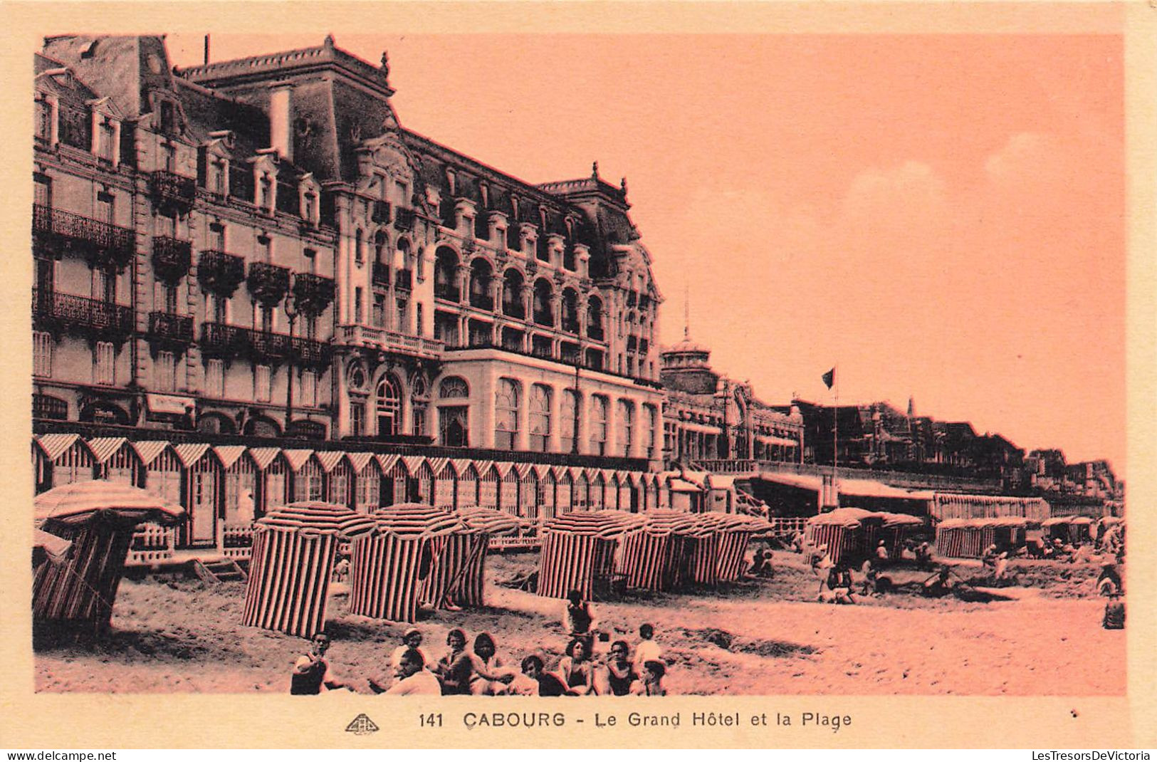 FRANCE - Cabourg - Le Grand Hôtel Et La Plage - Animé - Tentes  - Carte Postale Ancienne - Cabourg