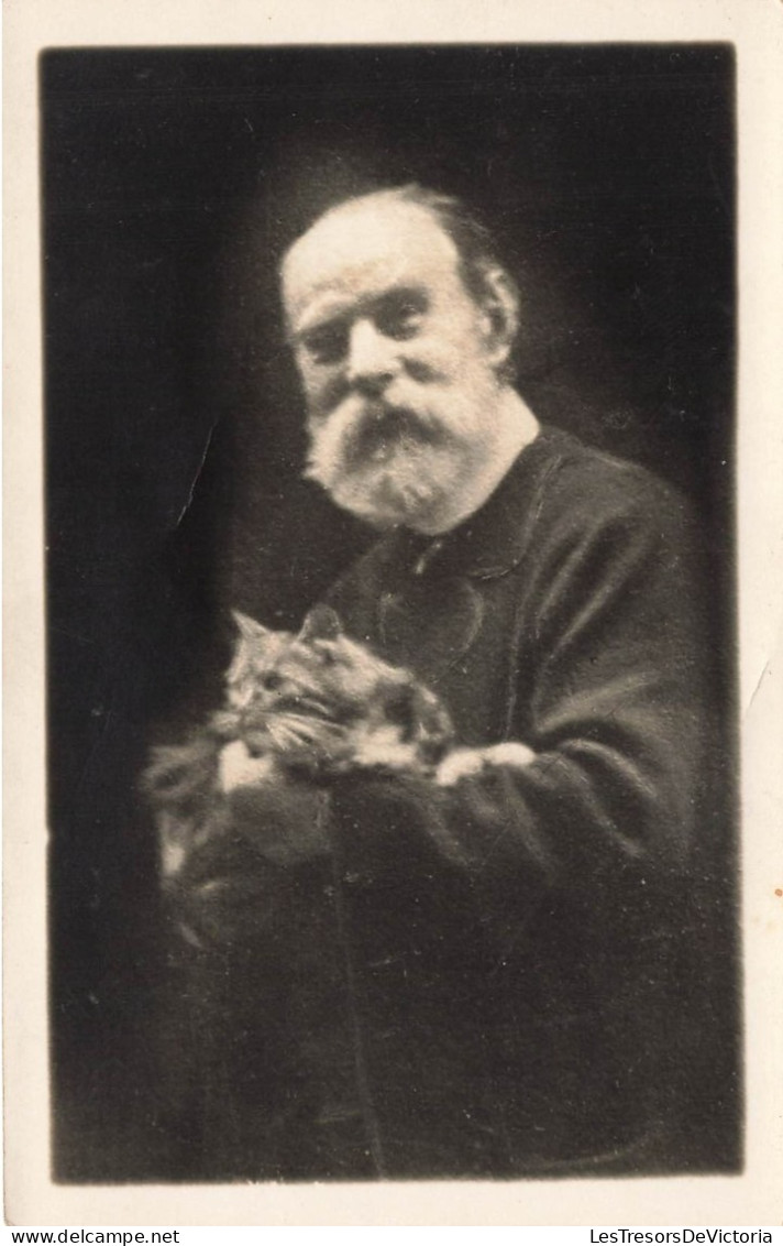 FANTAISIES - Un Vieux Homme Tenant Un Chat - Carte Postale Ancienne - Uomini