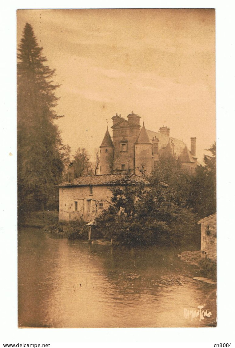 CHATEAU DE LA  VILLEDIEU - 79 - PRES LA MOTHE STE HERAYE - La Mothe Saint Heray