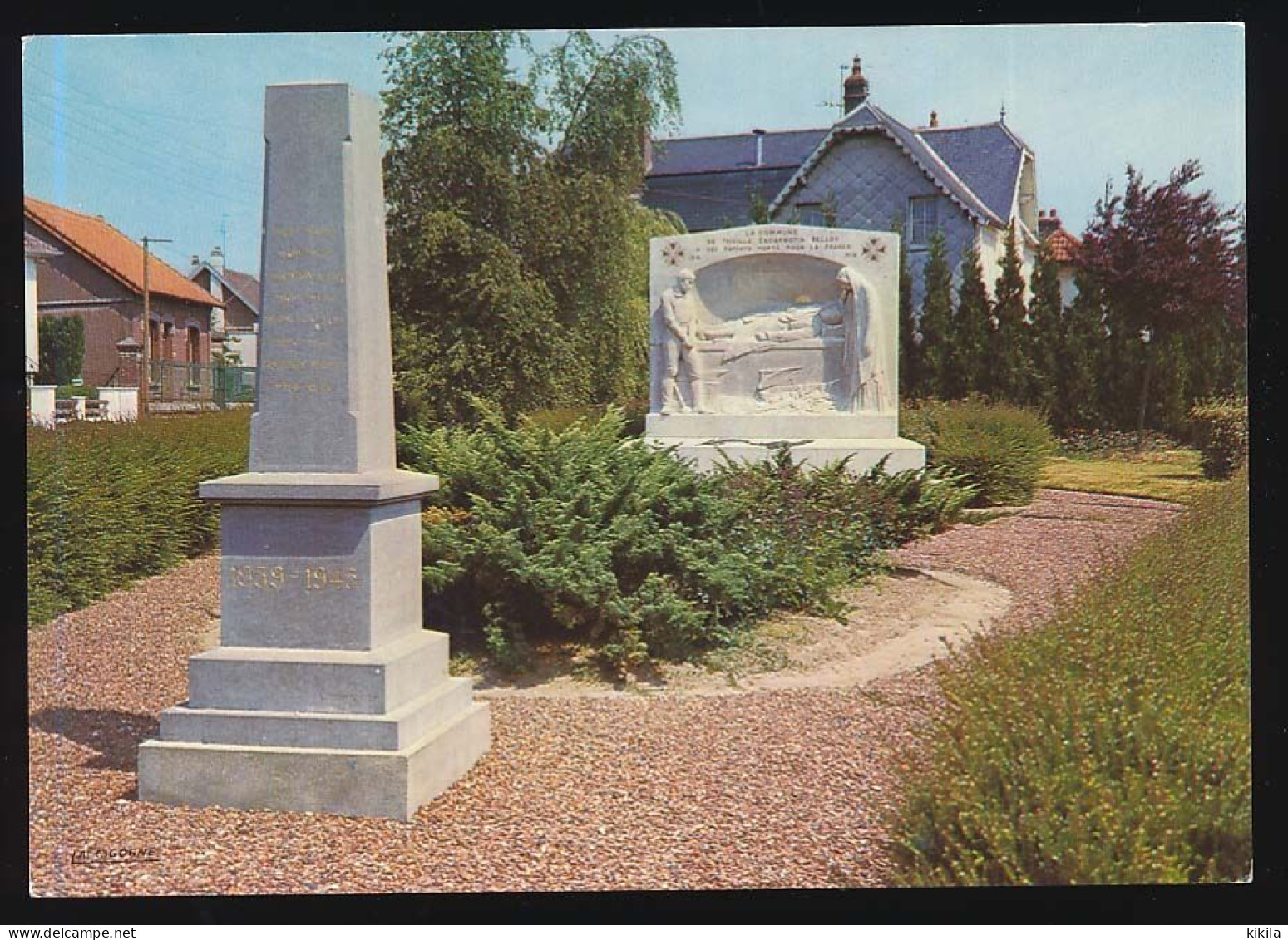 CPSM / CPM 10.5 X 15 Somme FRIVILLE ESCARBOTIN  Le Monument Aux Morts - Friville Escarbotin