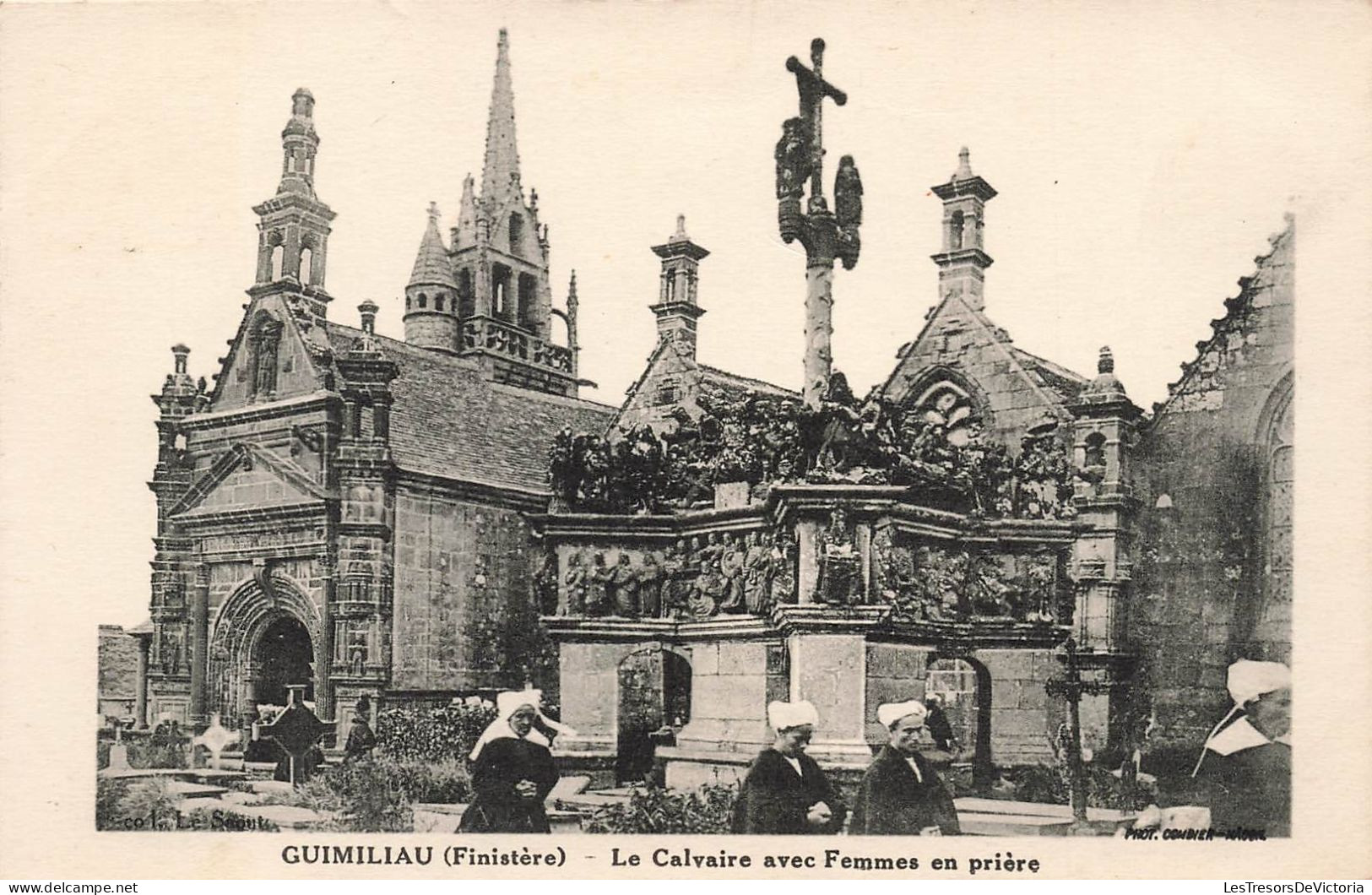 FRANCE - Guimiliau (Finistère) - Le Calvaire Avec Femme En Prière - Animé - Carte Postale Ancienne - Guimiliau