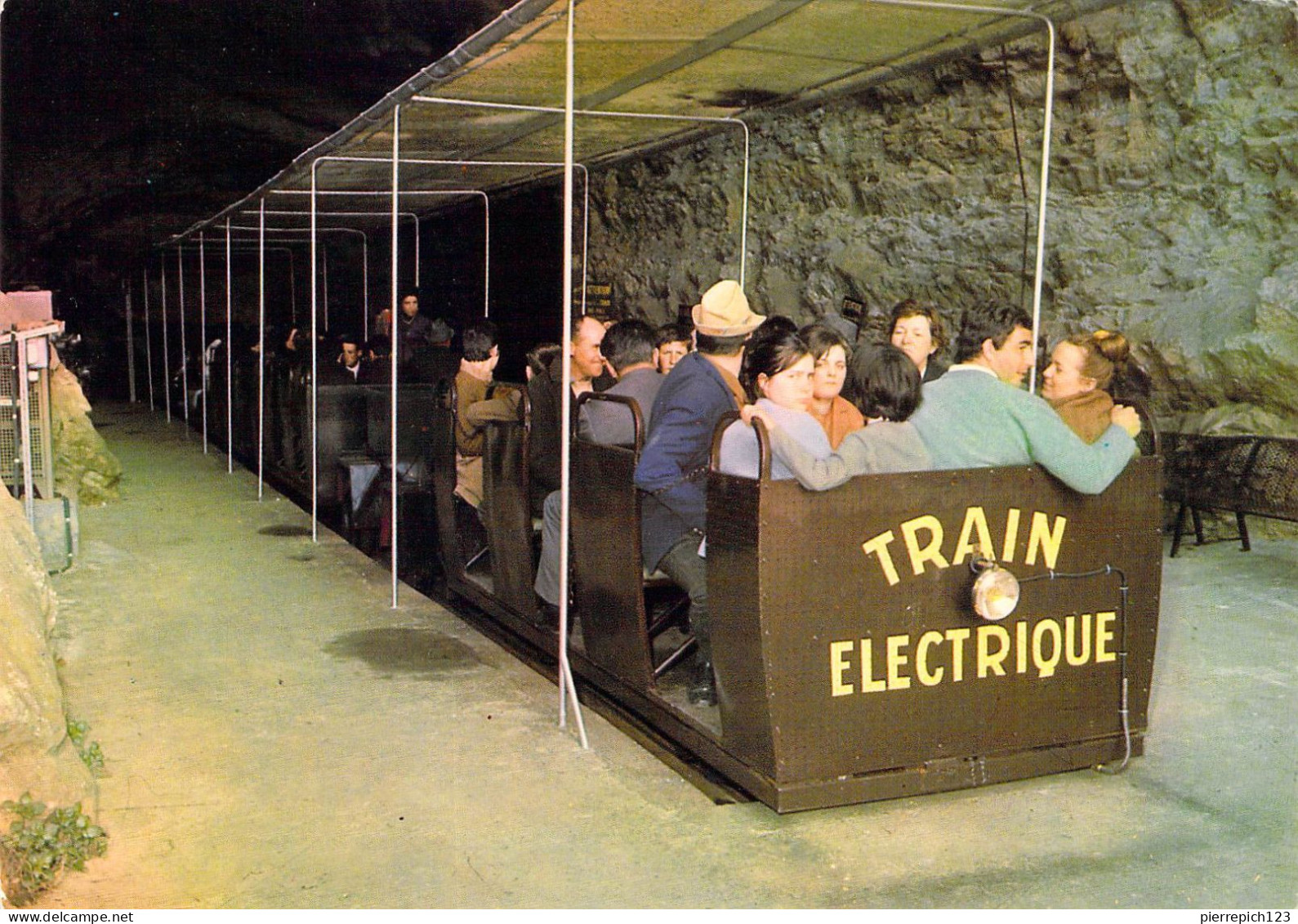 46 - Lacave - Les Grottes De Lacave - Le Petit Train - Départ Pour La Visite - Lacave