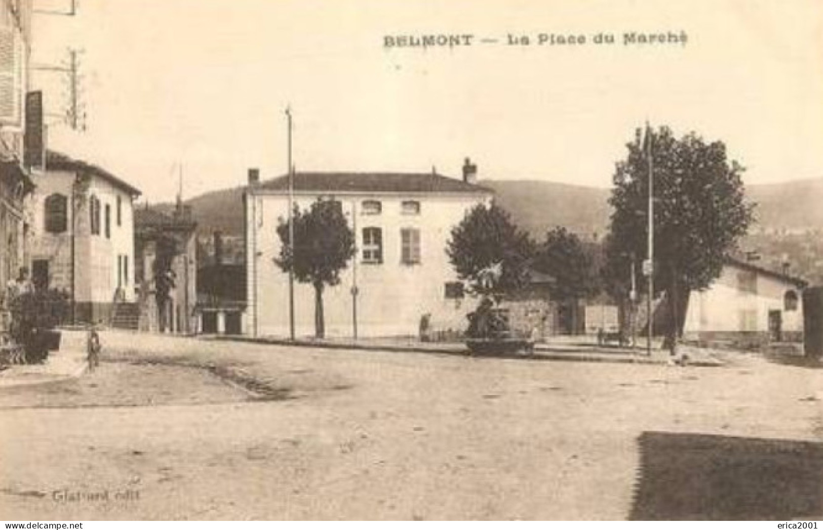 Belmont De La Loire.  La Place Du Marché. - Belmont De La Loire