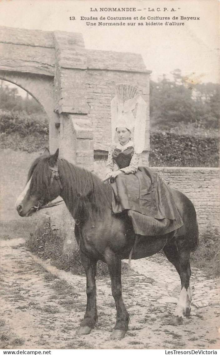 FOLKLORE - Costumes - La Normandie - Costumes Et Coiffures De Bayeux - Carte Postale Ancienne - Costumes