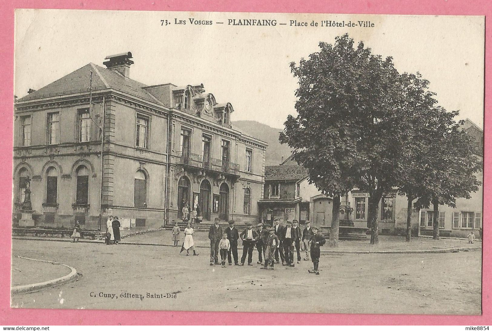 SAS1164  CPA  PLAINFAING  (Vosges)  Place De L'Hôtel De Ville - Animation  +++++ - Plainfaing