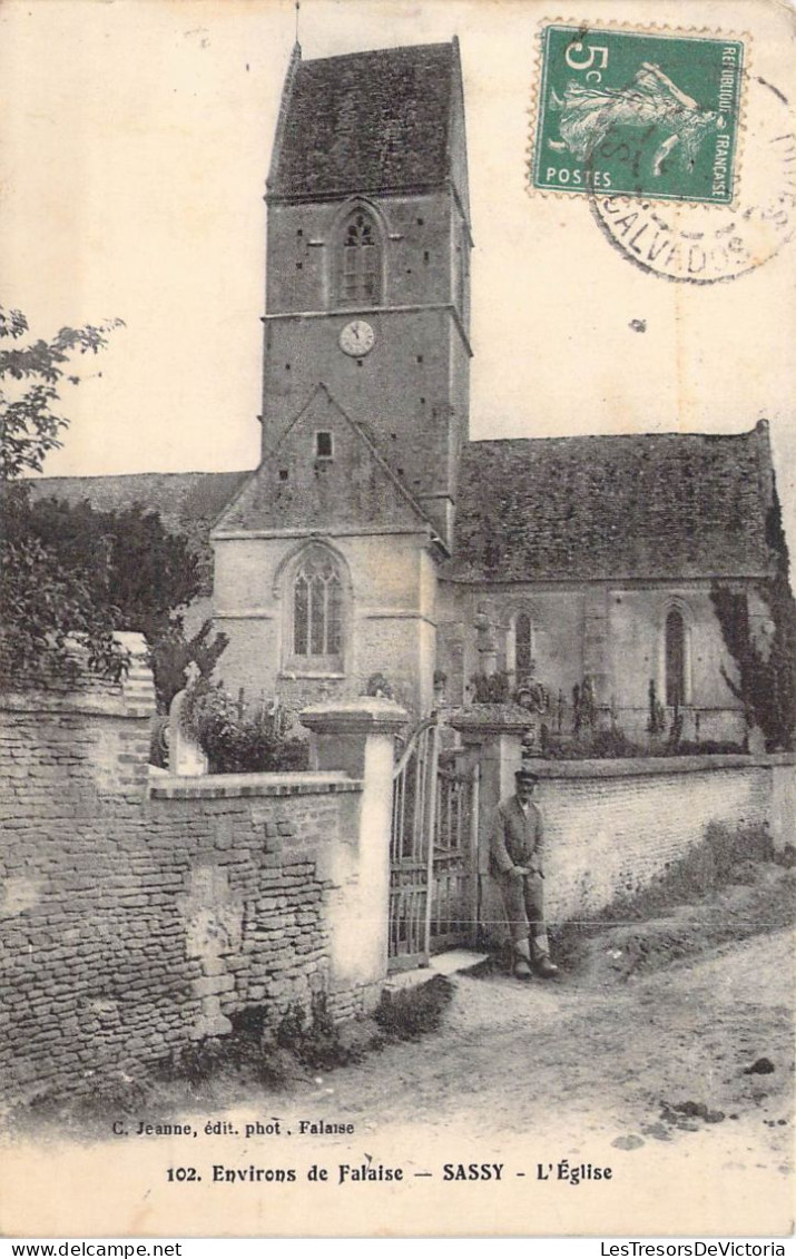 France - Sassy - Environs De Falaise - L'église - Animé - Carte Postale Ancienne - Falaise