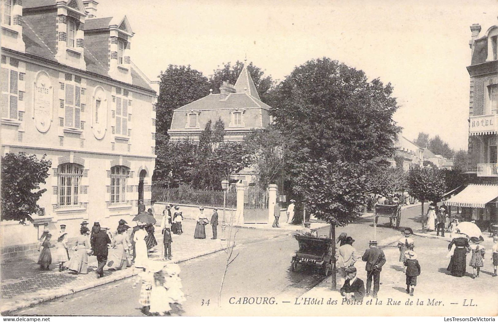 France - Cabourg - L'hôtel Dxes Postes Et La Rue De La Mer - Animé  - Carte Postale Ancienne - Cabourg